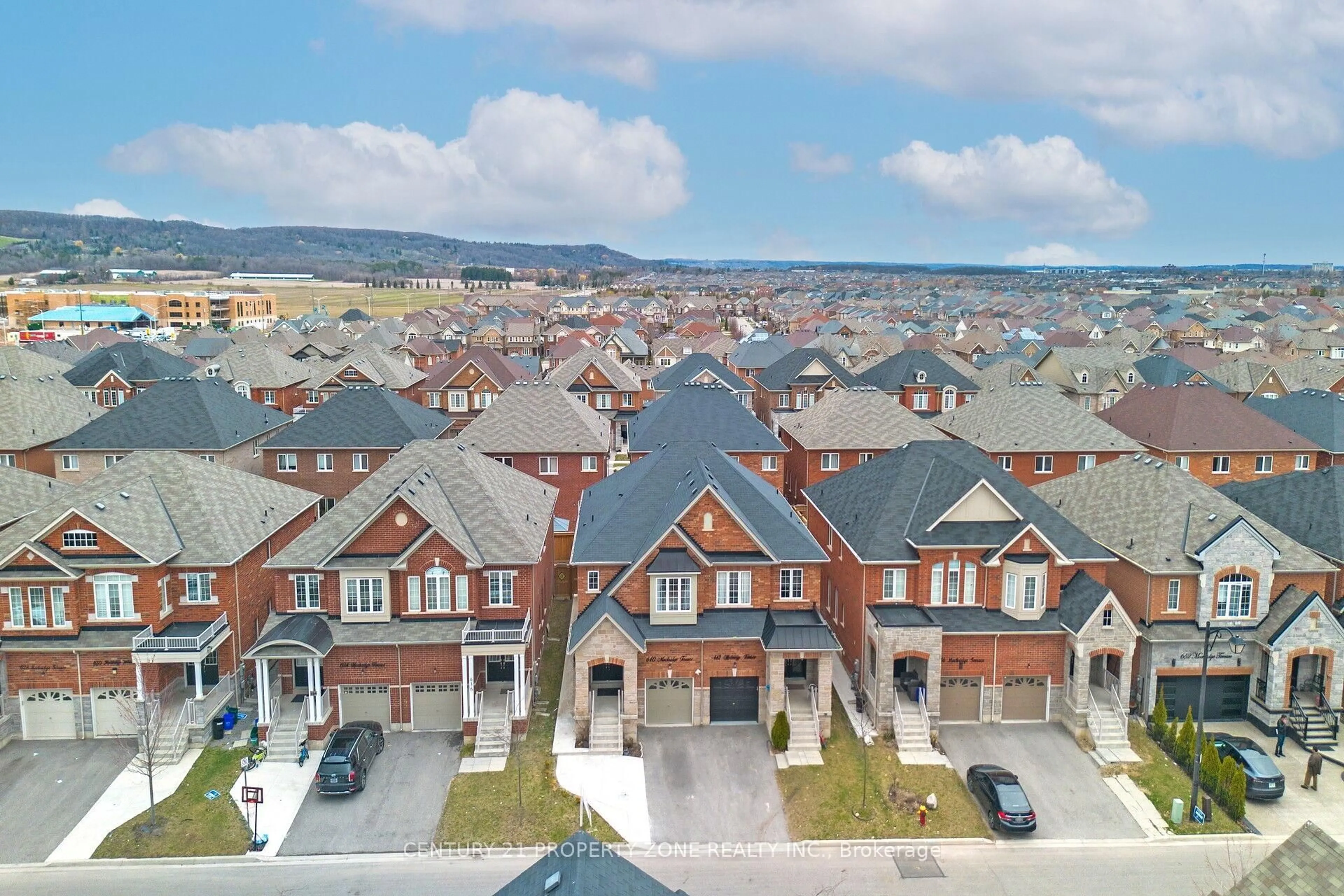 A pic from outside/outdoor area/front of a property/back of a property/a pic from drone, street for 640 Mockridge Terr, Milton Ontario L9T 8W1