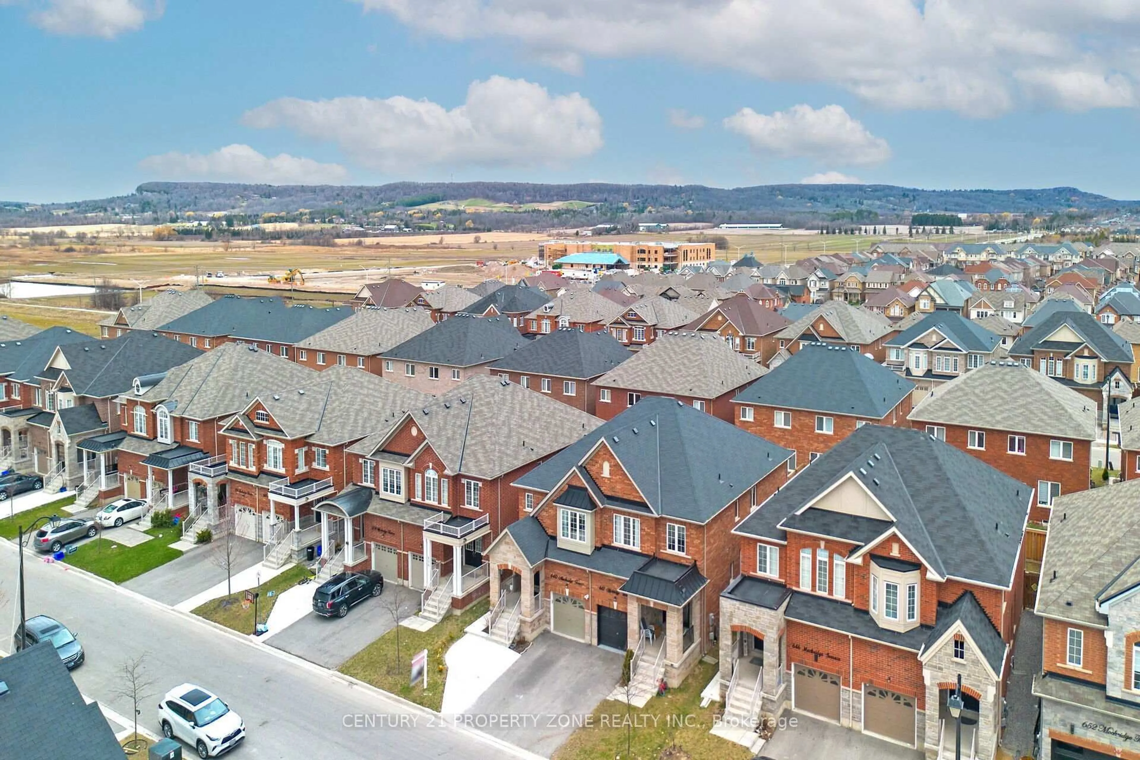 A pic from outside/outdoor area/front of a property/back of a property/a pic from drone, street for 640 Mockridge Terr, Milton Ontario L9T 8W1