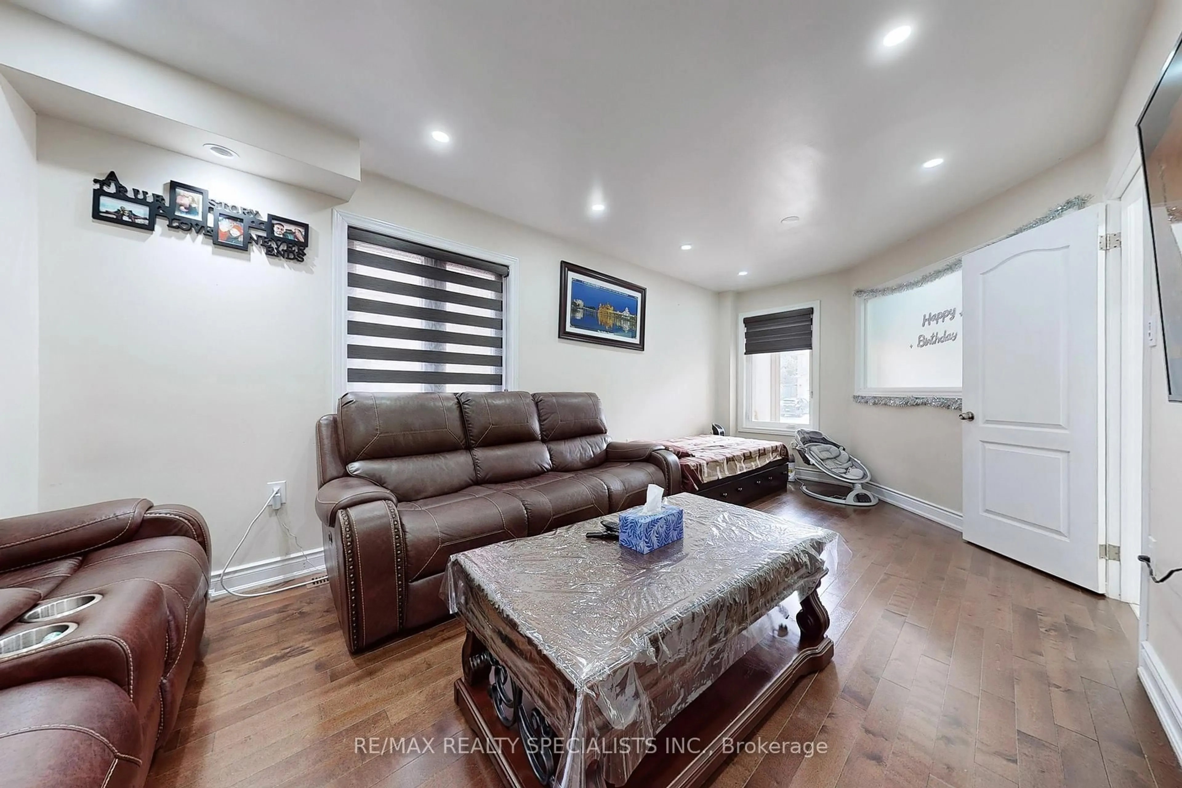 Living room with furniture, unknown for 53 Coachwhip Rd, Brampton Ontario L6R 1X9