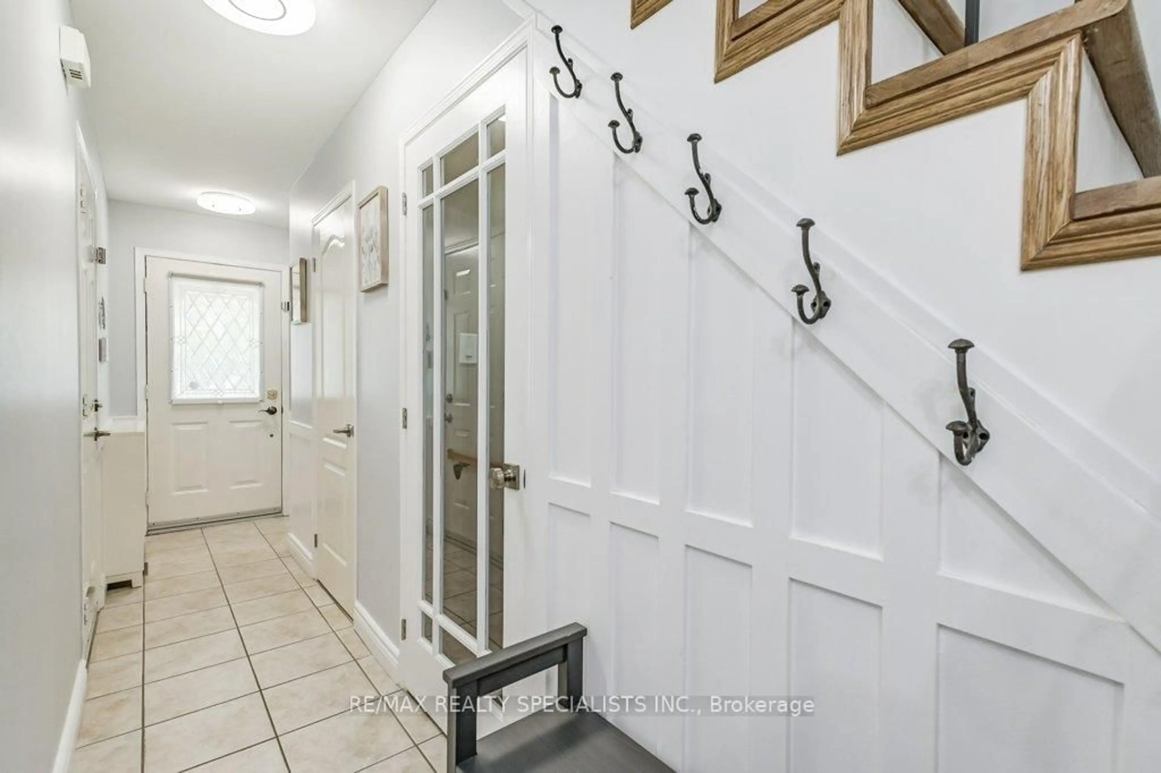 Indoor entryway for 7362 Banffshire Crt, Mississauga Ontario L5N 8A1