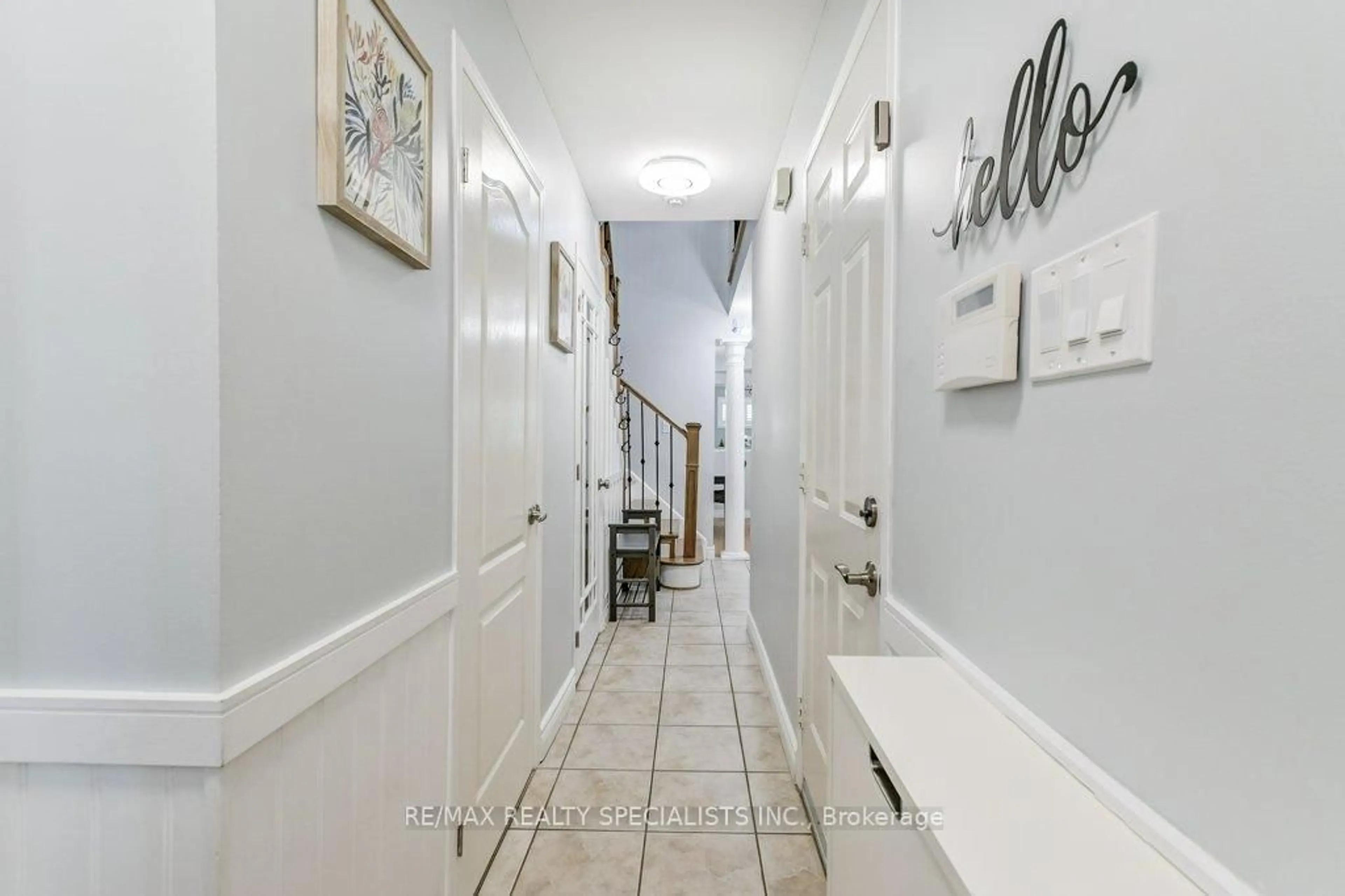 Indoor entryway for 7362 Banffshire Crt, Mississauga Ontario L5N 8A1