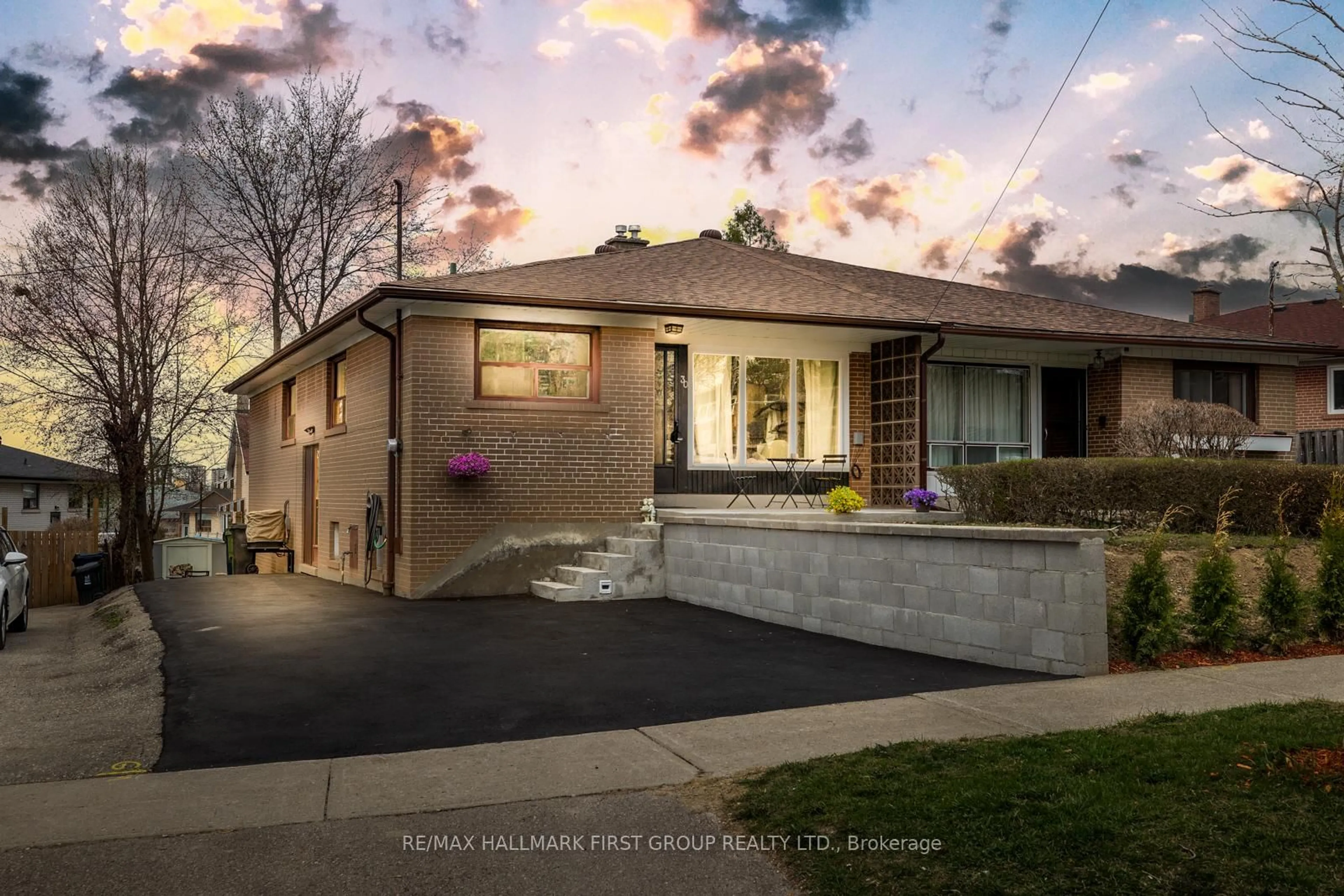 Unknown for 30 Derrydown Rd, Toronto Ontario M3J 1R3