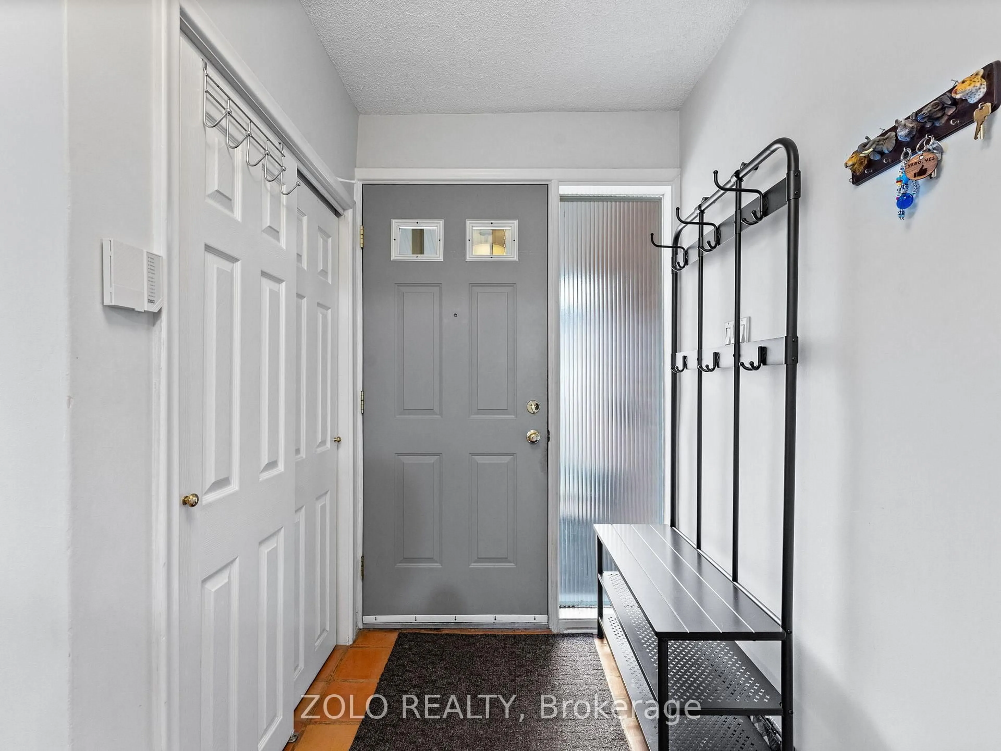 Indoor entryway for 31 Pakenham Dr, Toronto Ontario M9W 4B2