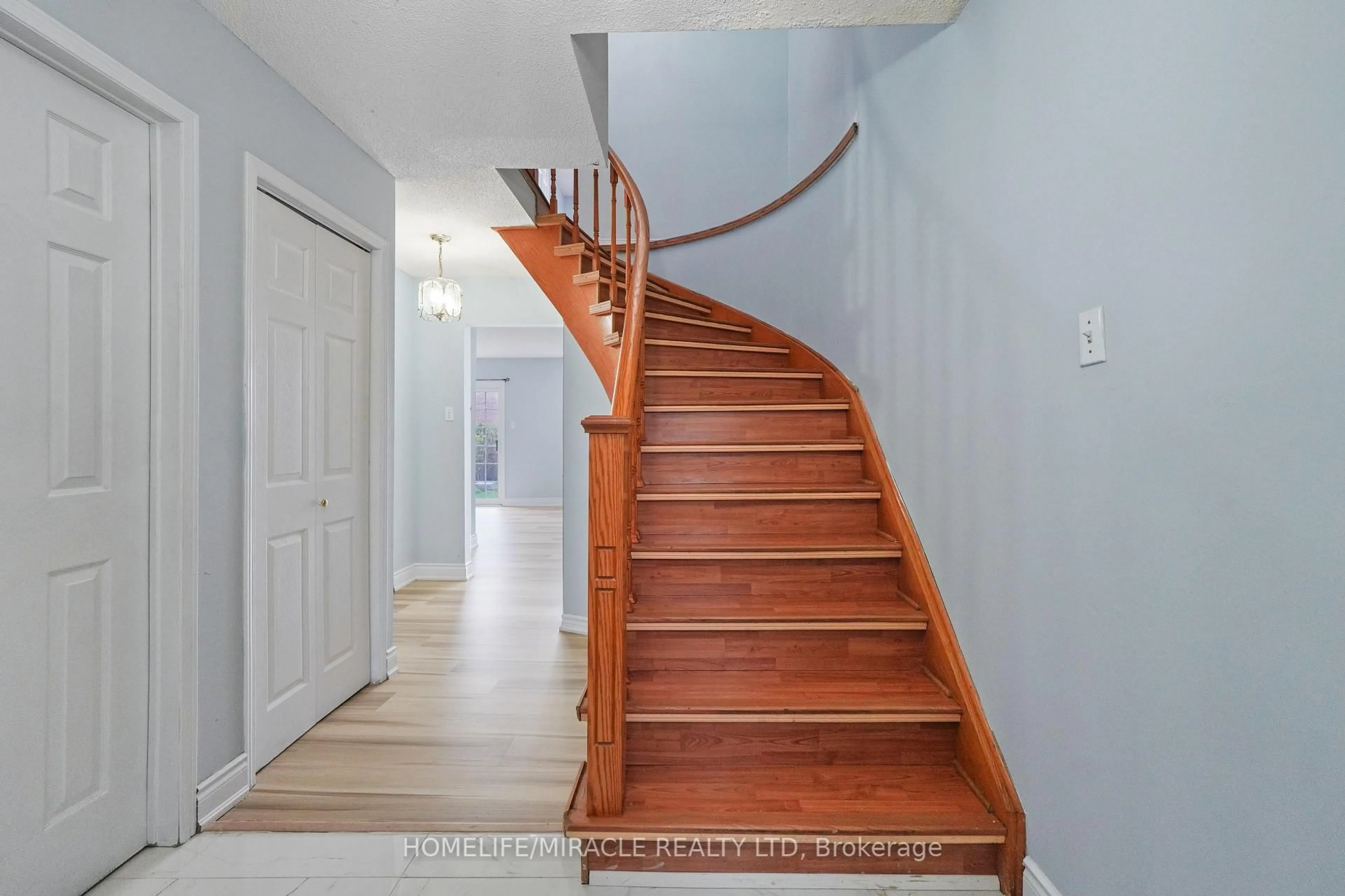Unknown for 27 Deerpark Cres, Brampton Ontario L6X 2T6
