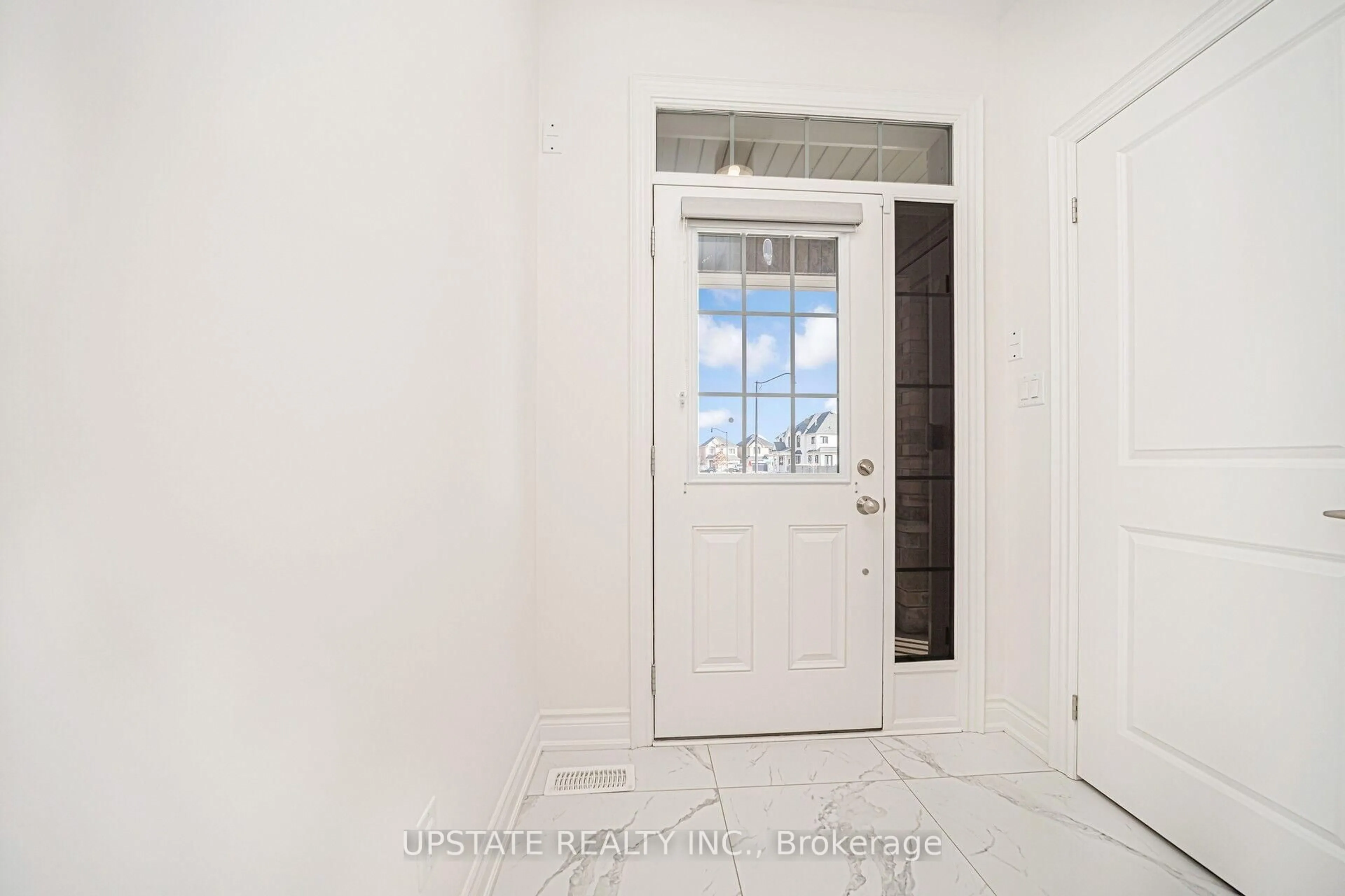 Indoor entryway for 64 Hubbell Rd, Brampton Ontario L6Y 2A5