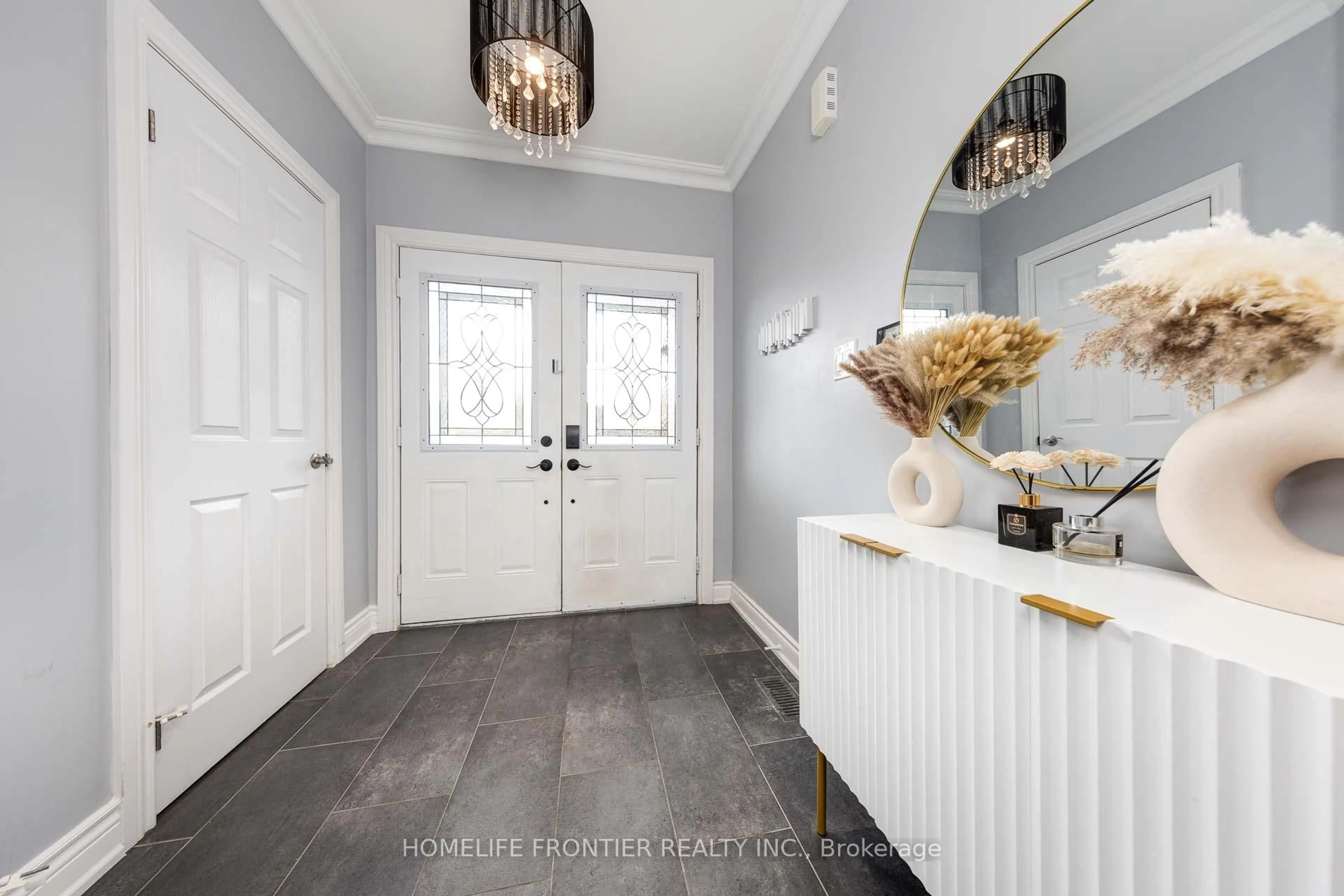 Indoor entryway for 51 Eagleview Way, Halton Hills Ontario L7G 6N7