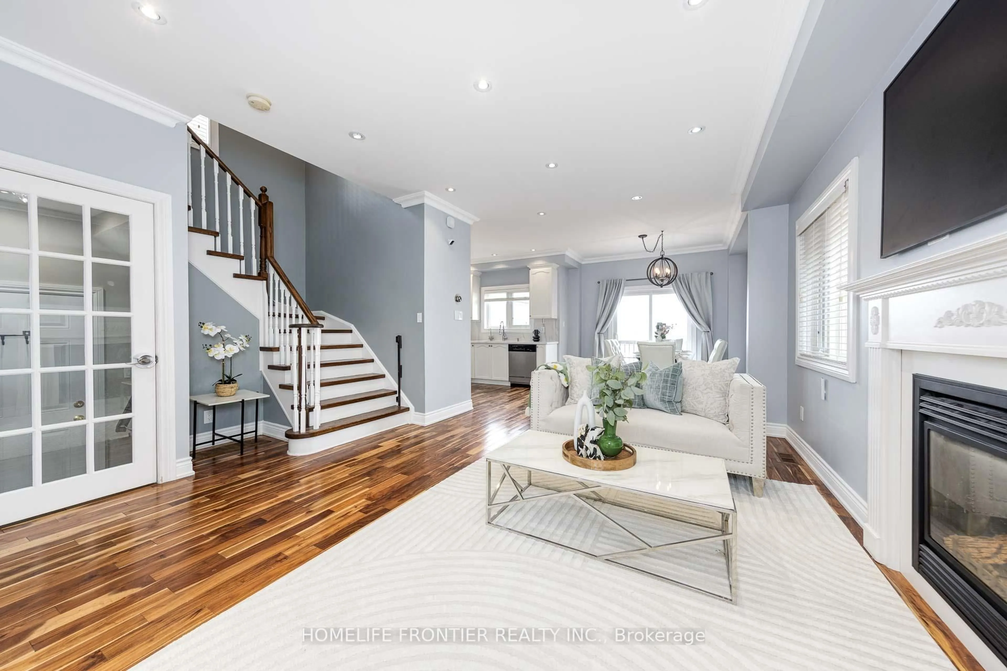Indoor entryway for 51 Eagleview Way, Halton Hills Ontario L7G 6N7