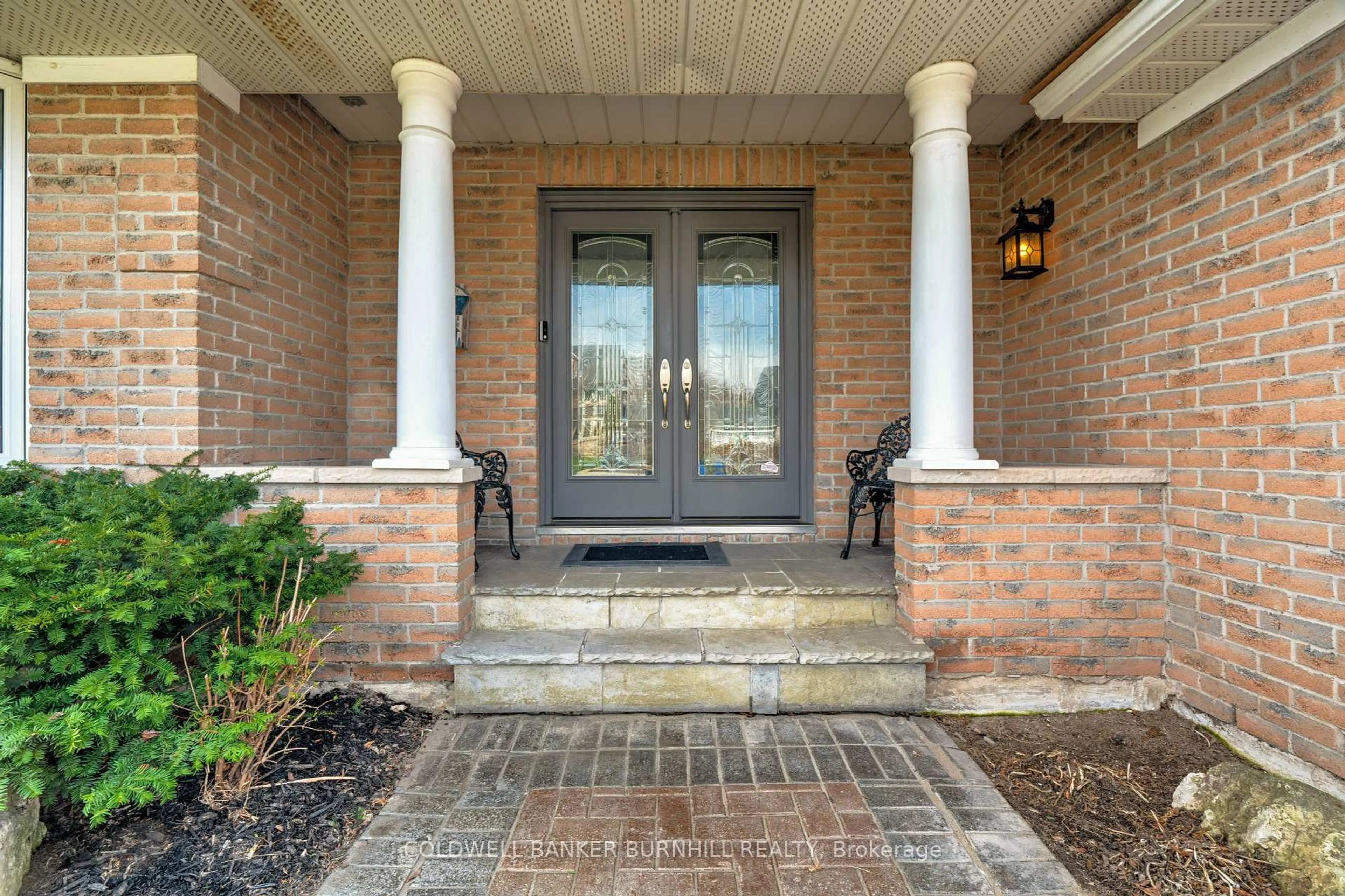 Indoor entryway for 2046 Hadfield Crt, Burlington Ontario L7M 3V4
