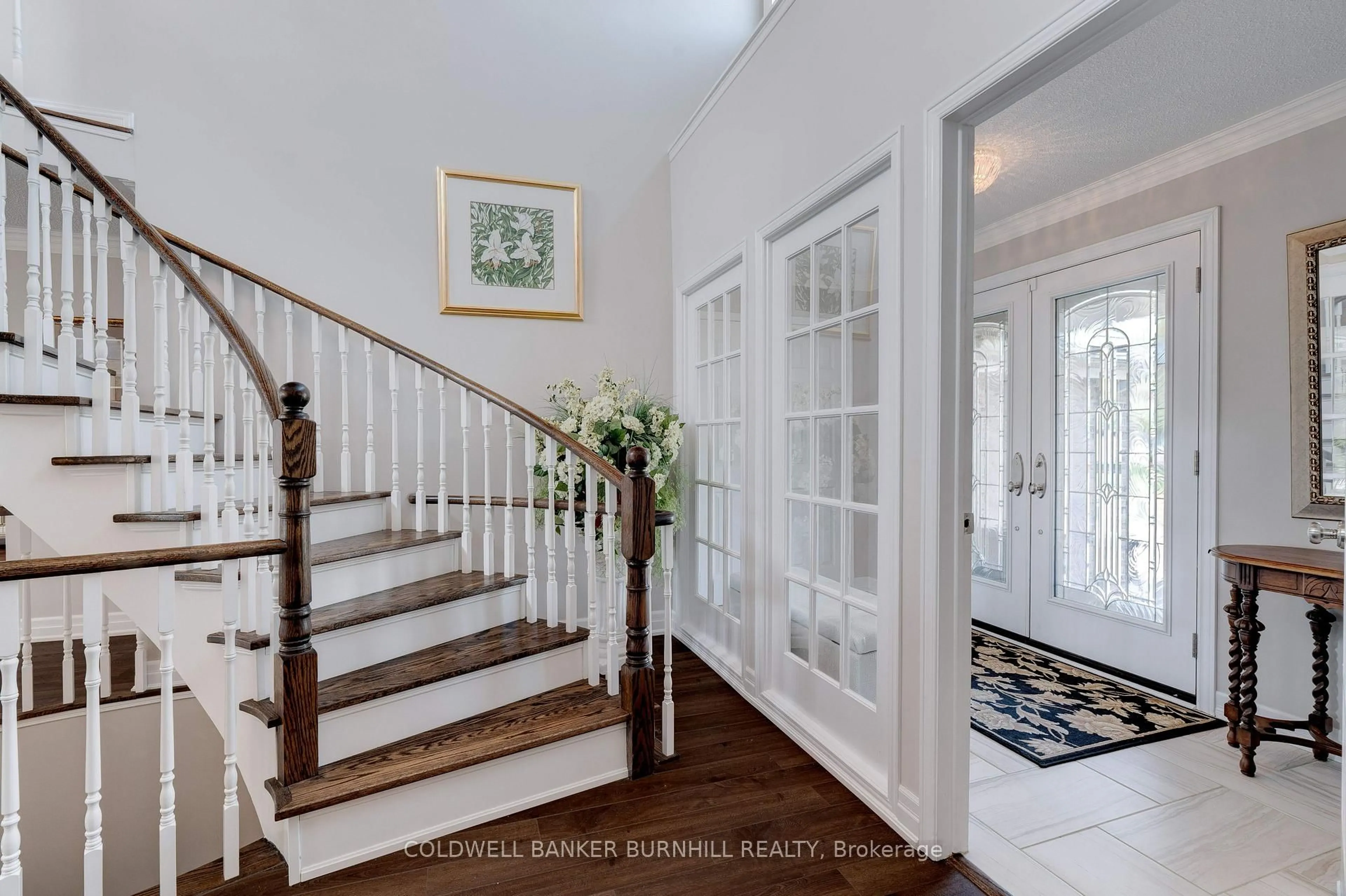 Indoor entryway for 2046 Hadfield Crt, Burlington Ontario L7M 3V4
