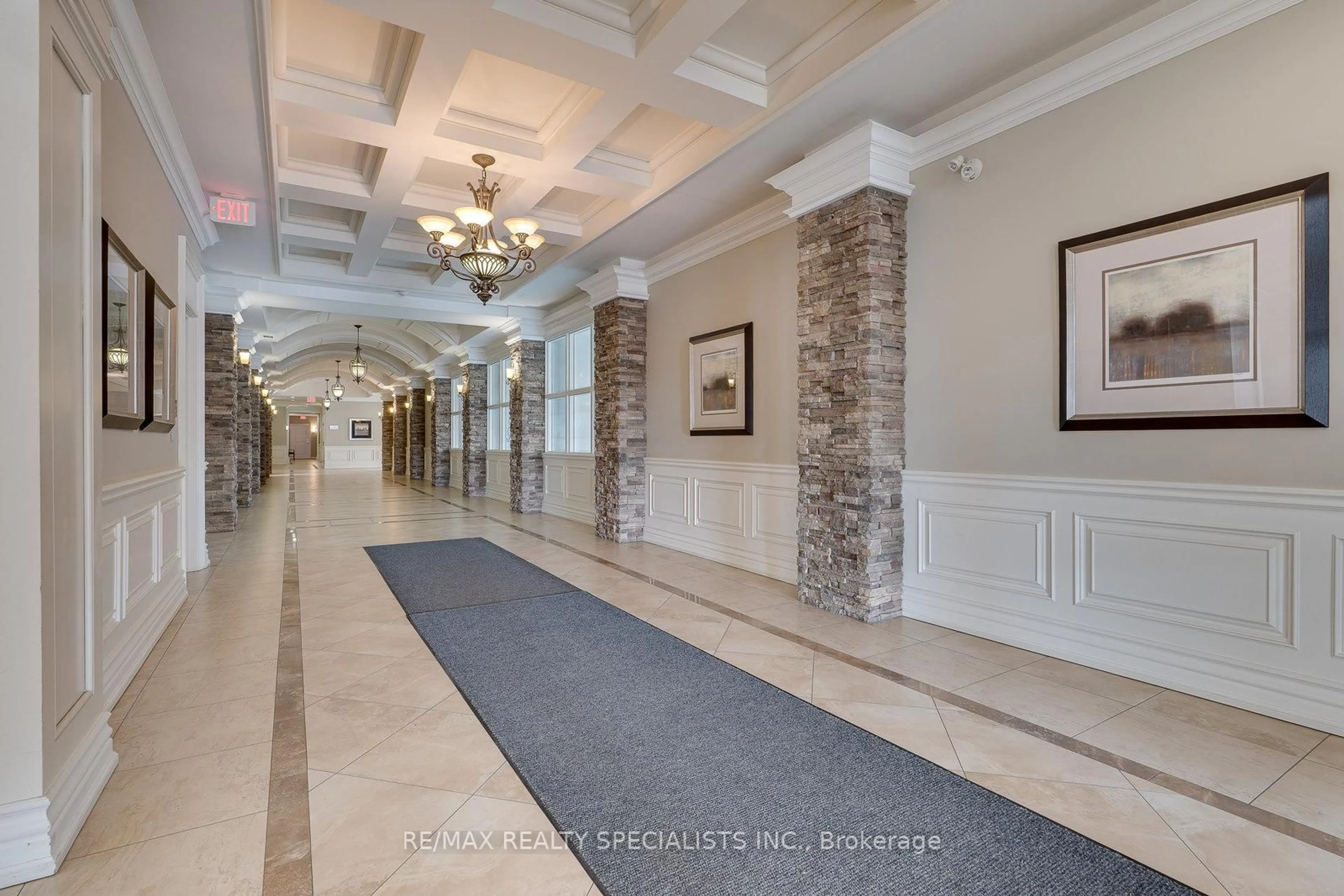 Indoor foyer for 60 Ann St #401, Caledon Ontario L7C 4G5