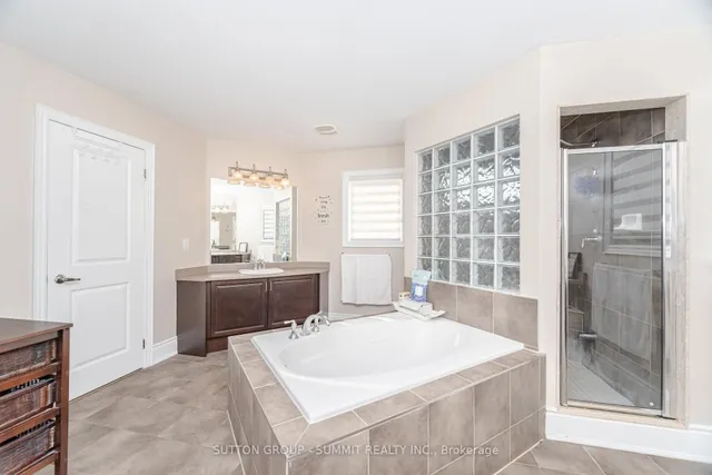 Additional property image - 16 Adastra Pl