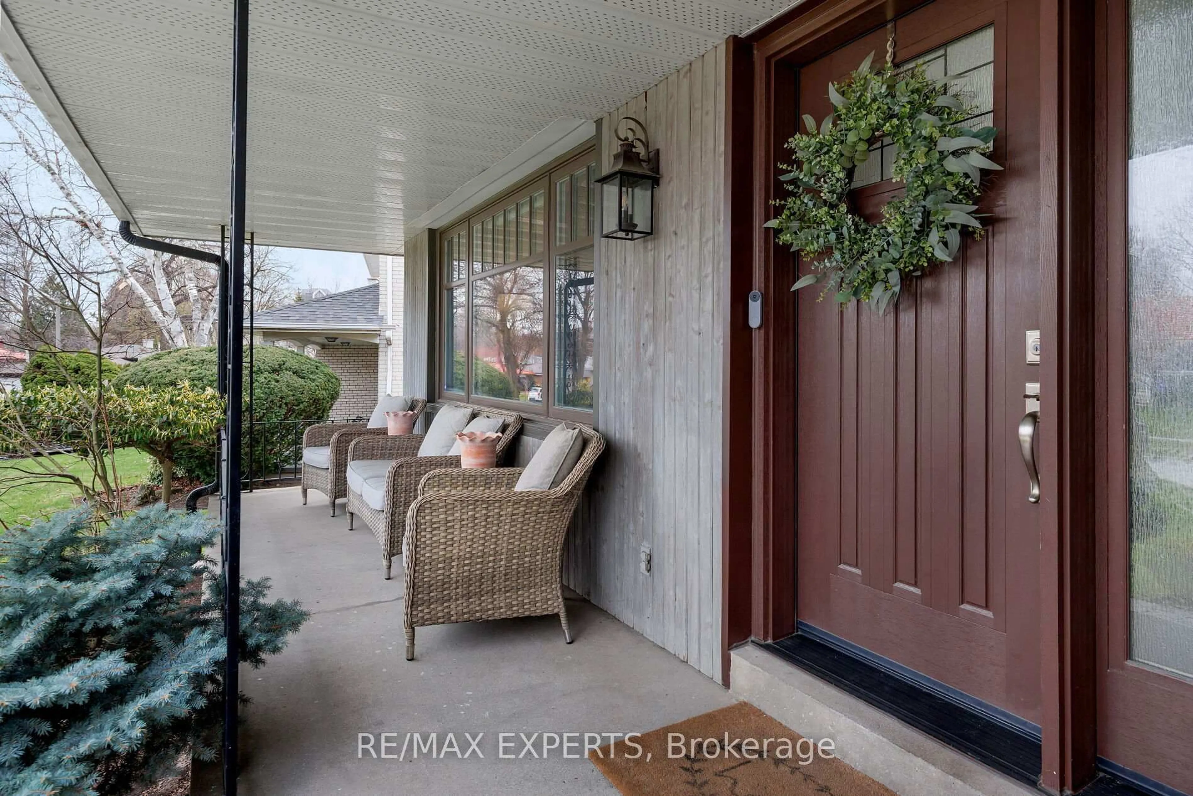 Indoor entryway for 6 Muirdale Ave, Toronto Ontario M9R 2V4