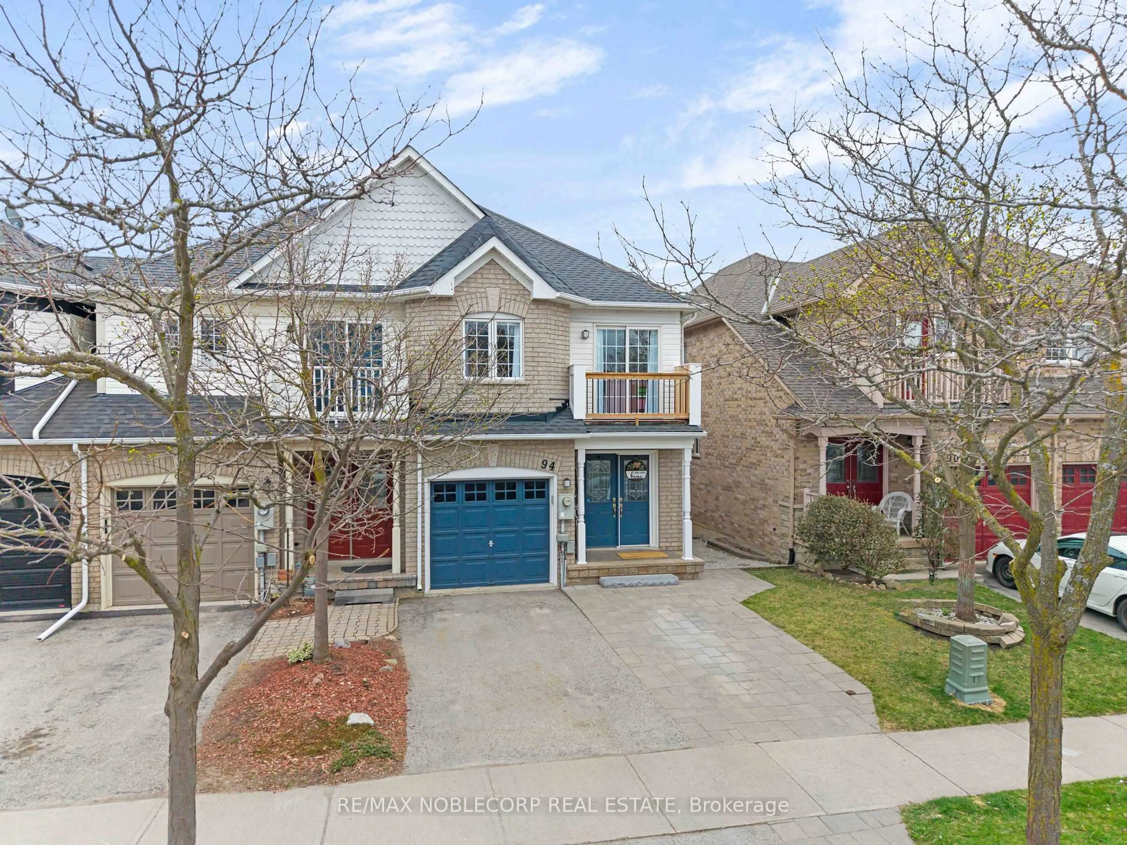A pic from outside/outdoor area/front of a property/back of a property/a pic from drone, street for 94 Dominion Gardens Dr, Halton Hills Ontario L7G 6B4