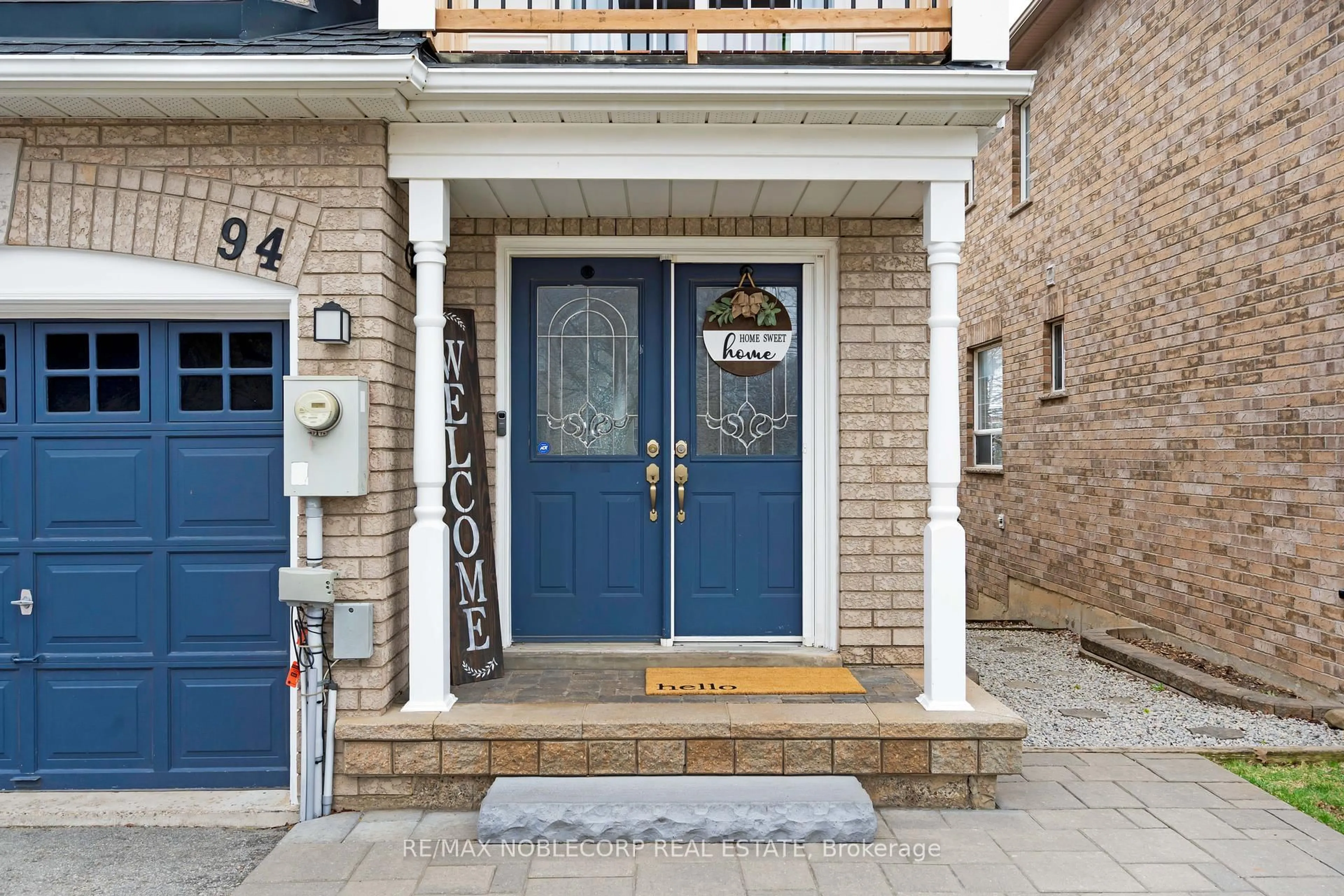 Indoor entryway for 94 Dominion Gardens Dr, Halton Hills Ontario L7G 6B4