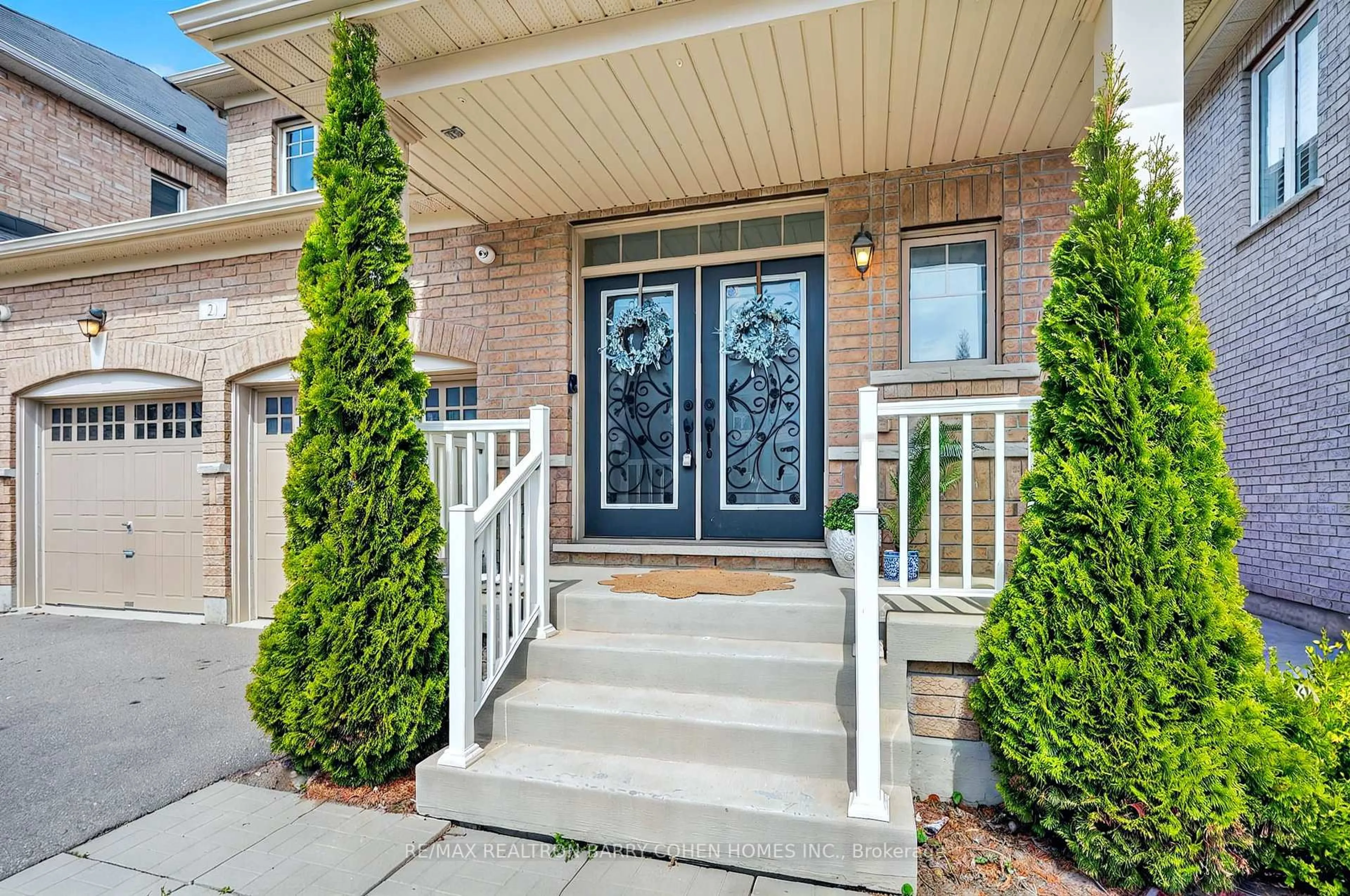 Indoor entryway for 21 Meadowcreek Rd, Caledon Ontario L7C 3Y9