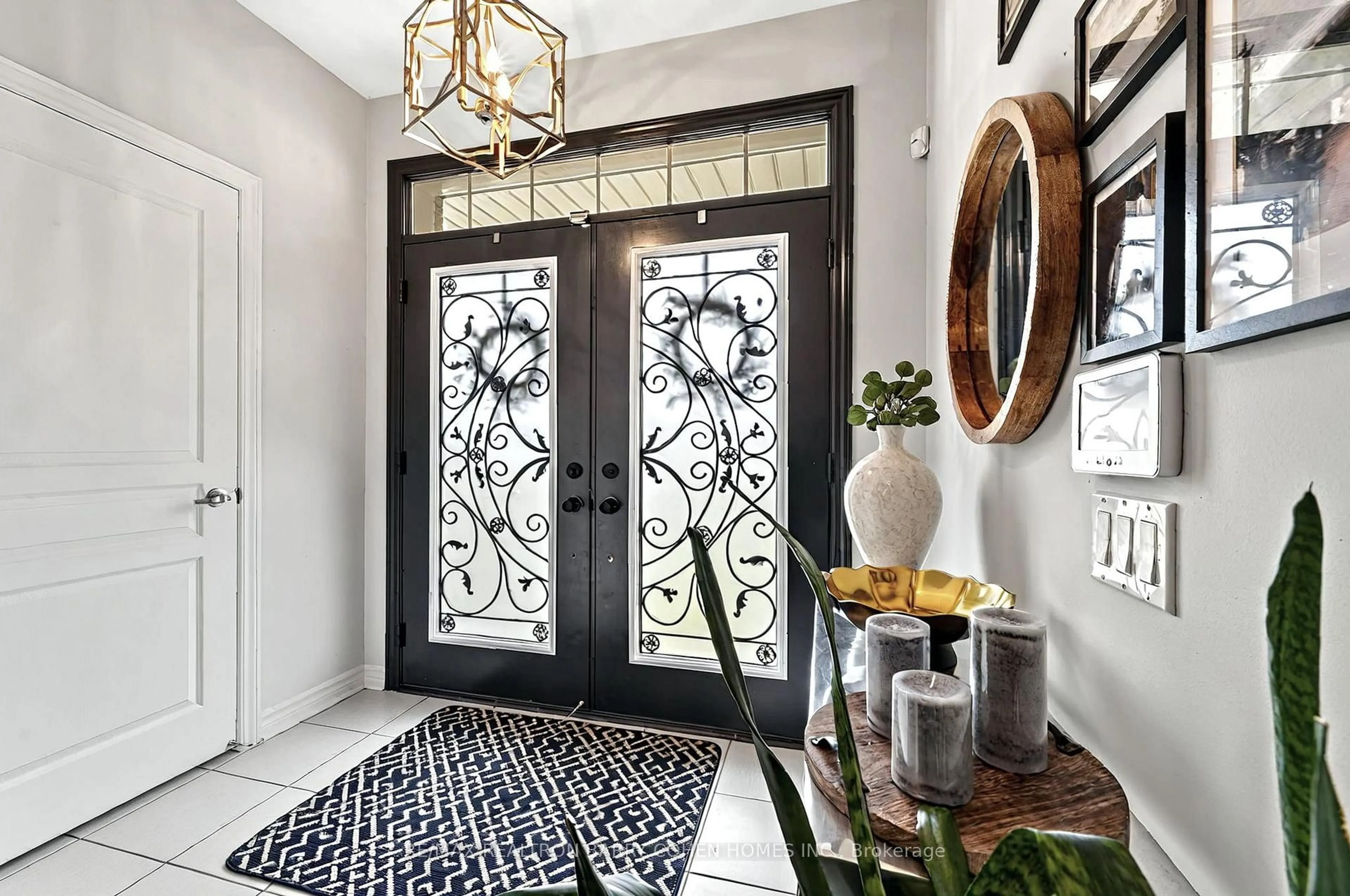 Indoor entryway for 21 Meadowcreek Rd, Caledon Ontario L7C 3Y9