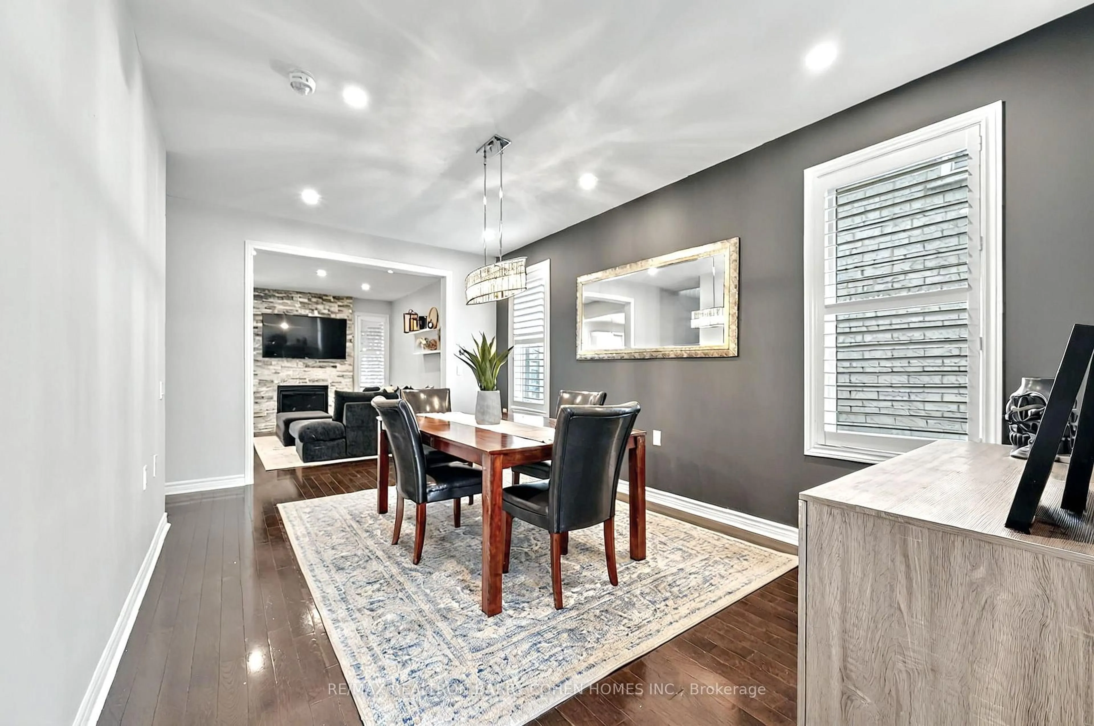 Dining room, wood/laminate floor for 21 Meadowcreek Rd, Caledon Ontario L7C 3Y9