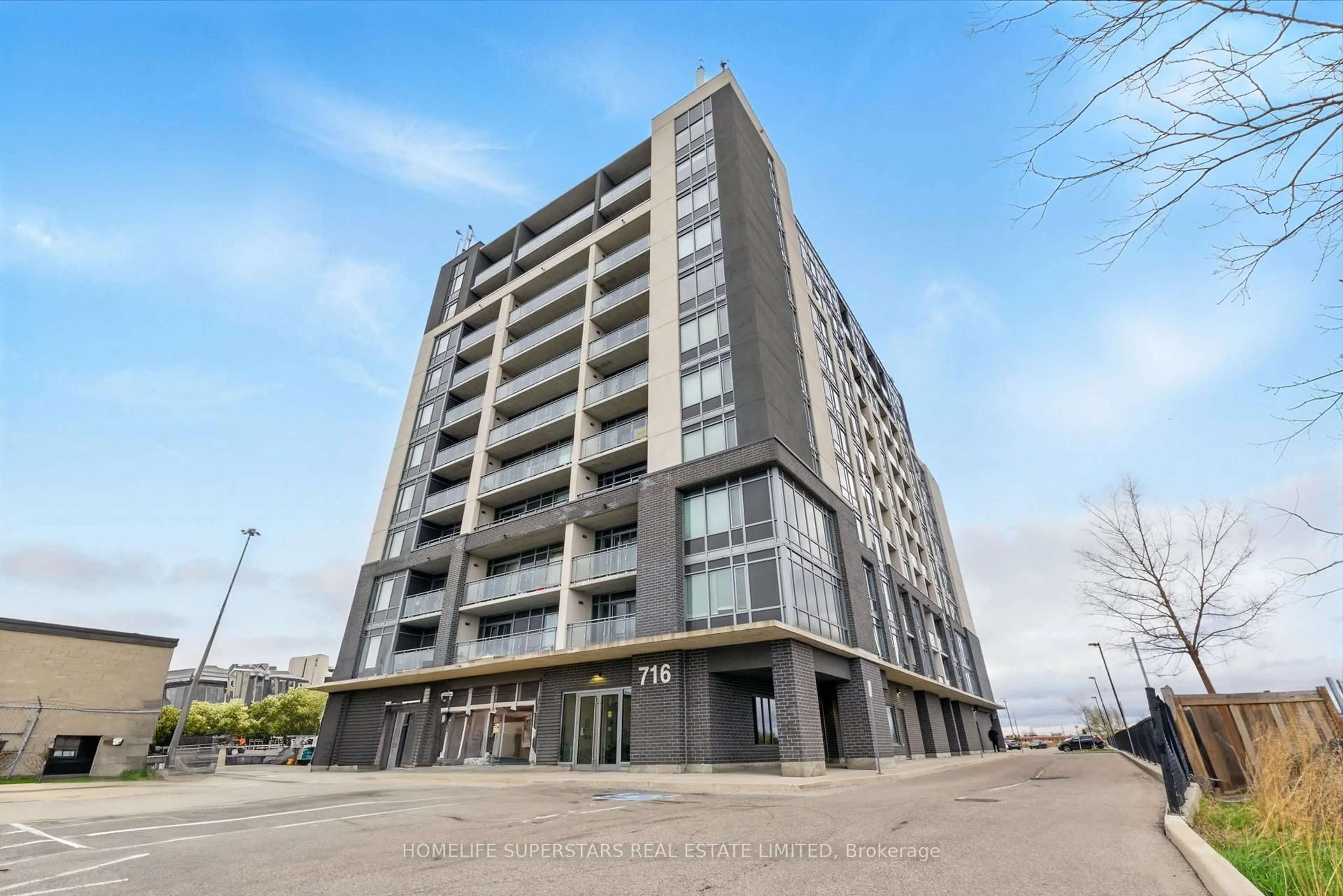 A pic from outside/outdoor area/front of a property/back of a property/a pic from drone, building for 716 Main St #1006, Milton Ontario L9T 0L9