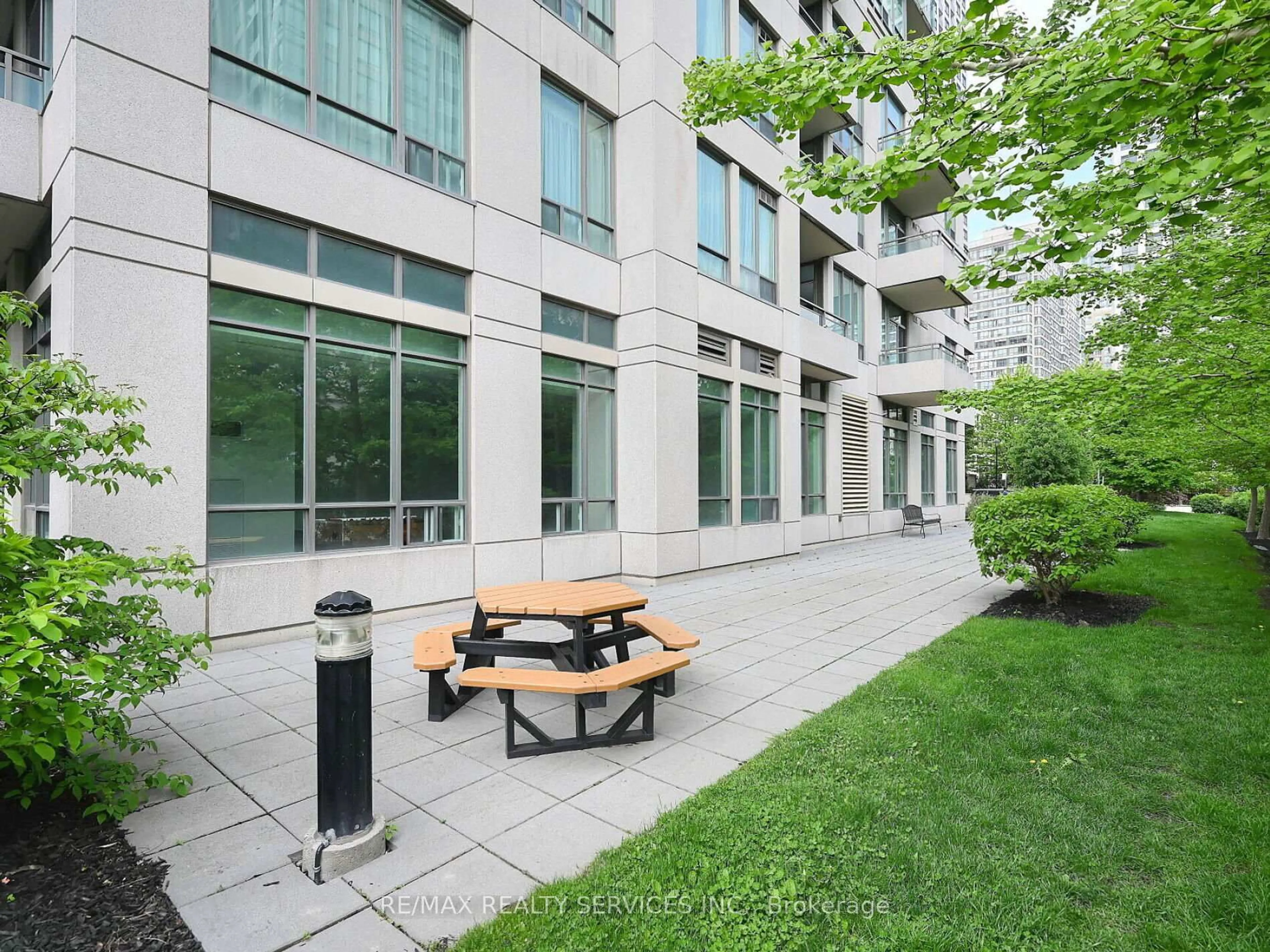 Patio, street for 3515 Kariya Dr #2009, Mississauga Ontario L5B 0C1
