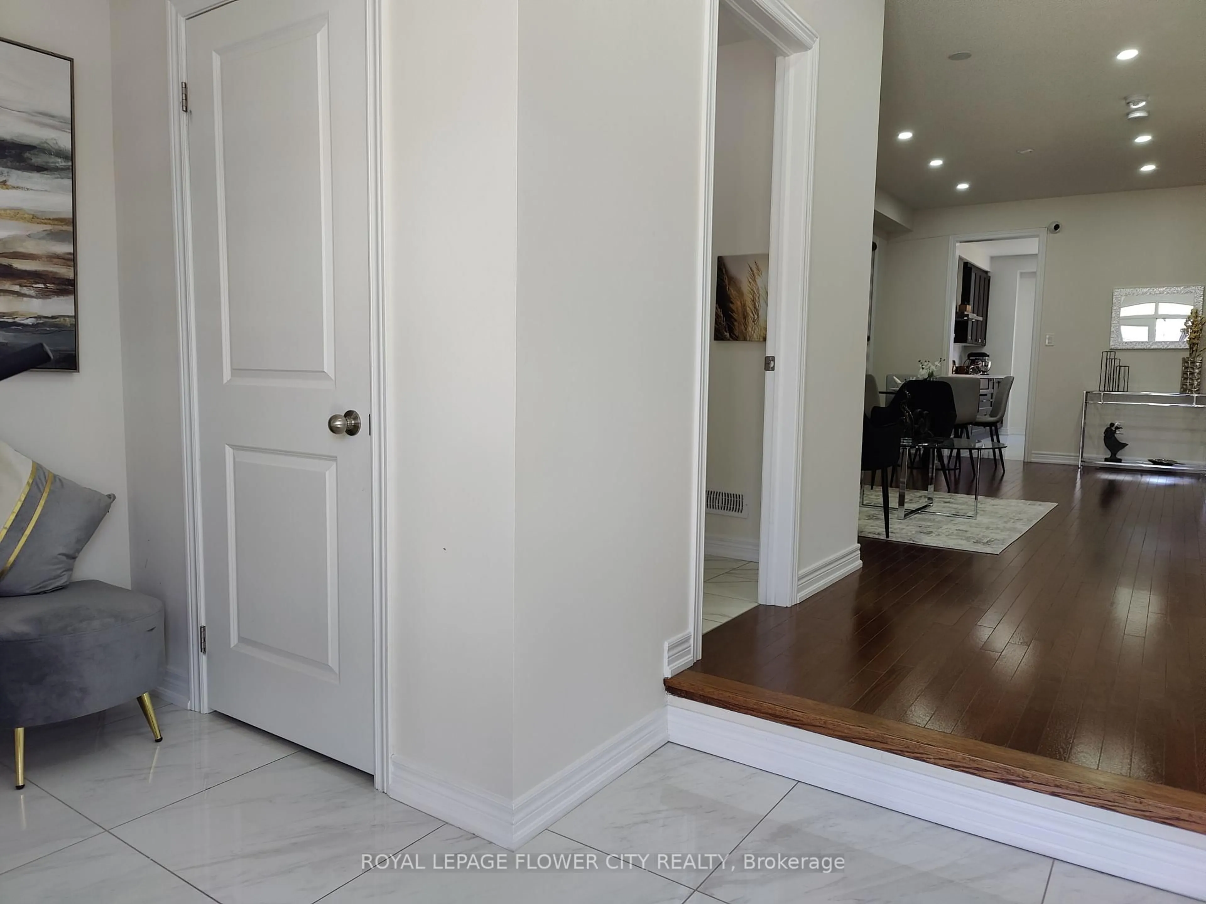 Indoor entryway for 16 Boathouse Rd, Brampton Ontario L7A 5B5