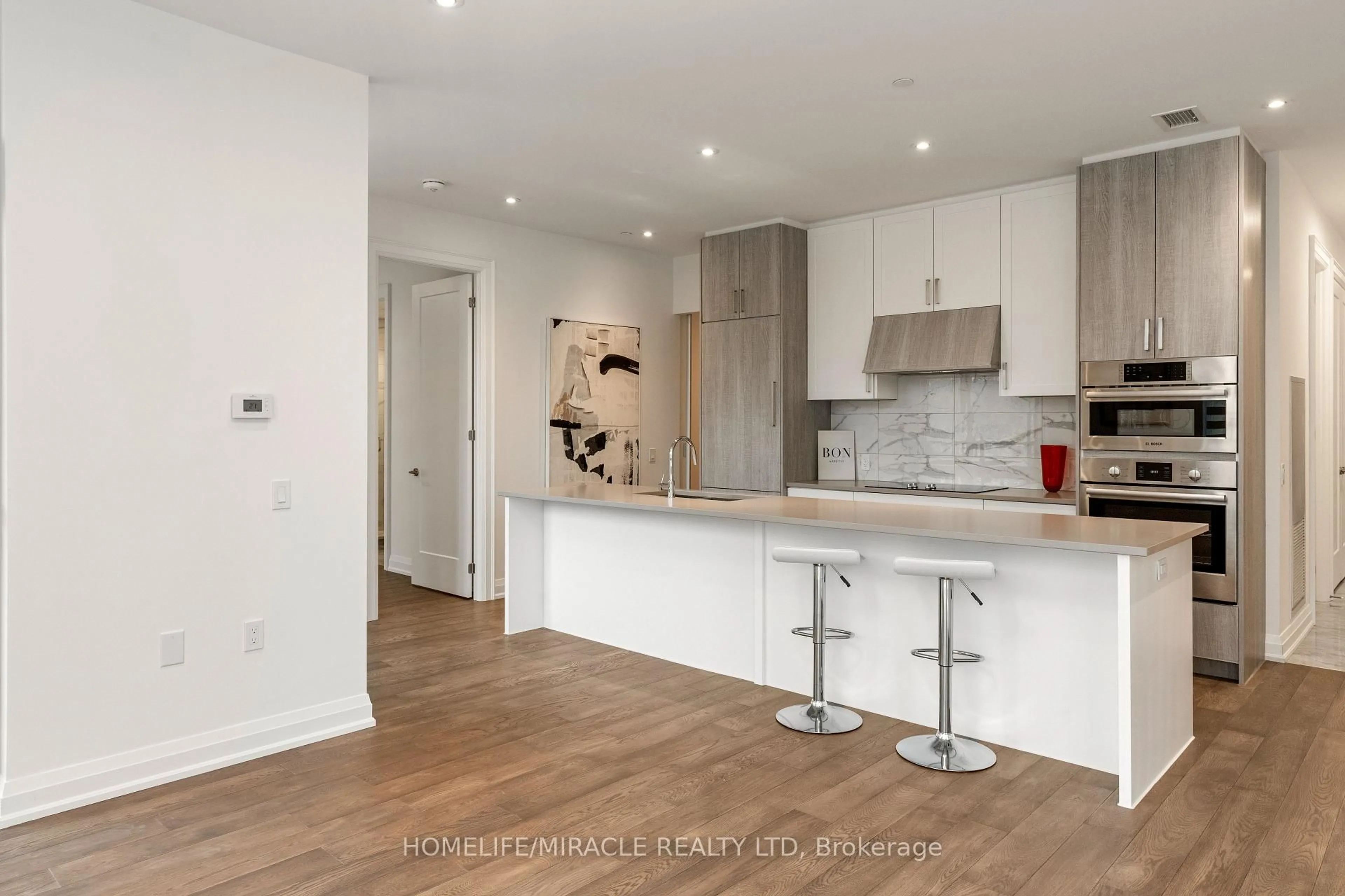 Open concept kitchen, wood/laminate floor for 42 Mill St #414, Halton Hills Ontario L7G 0P9