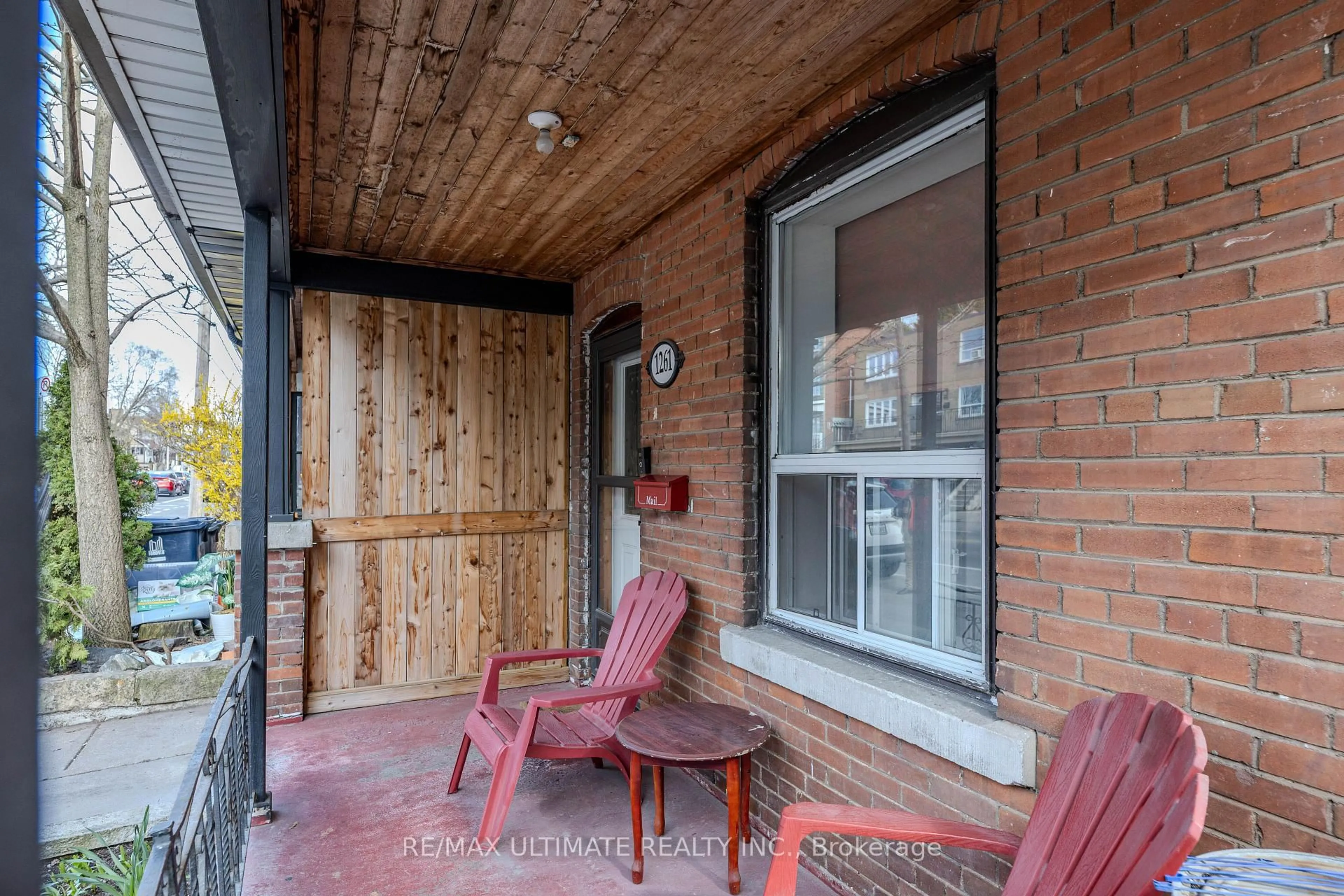 Patio, street for 1261 Davenport Rd, Toronto Ontario M6H 2H2