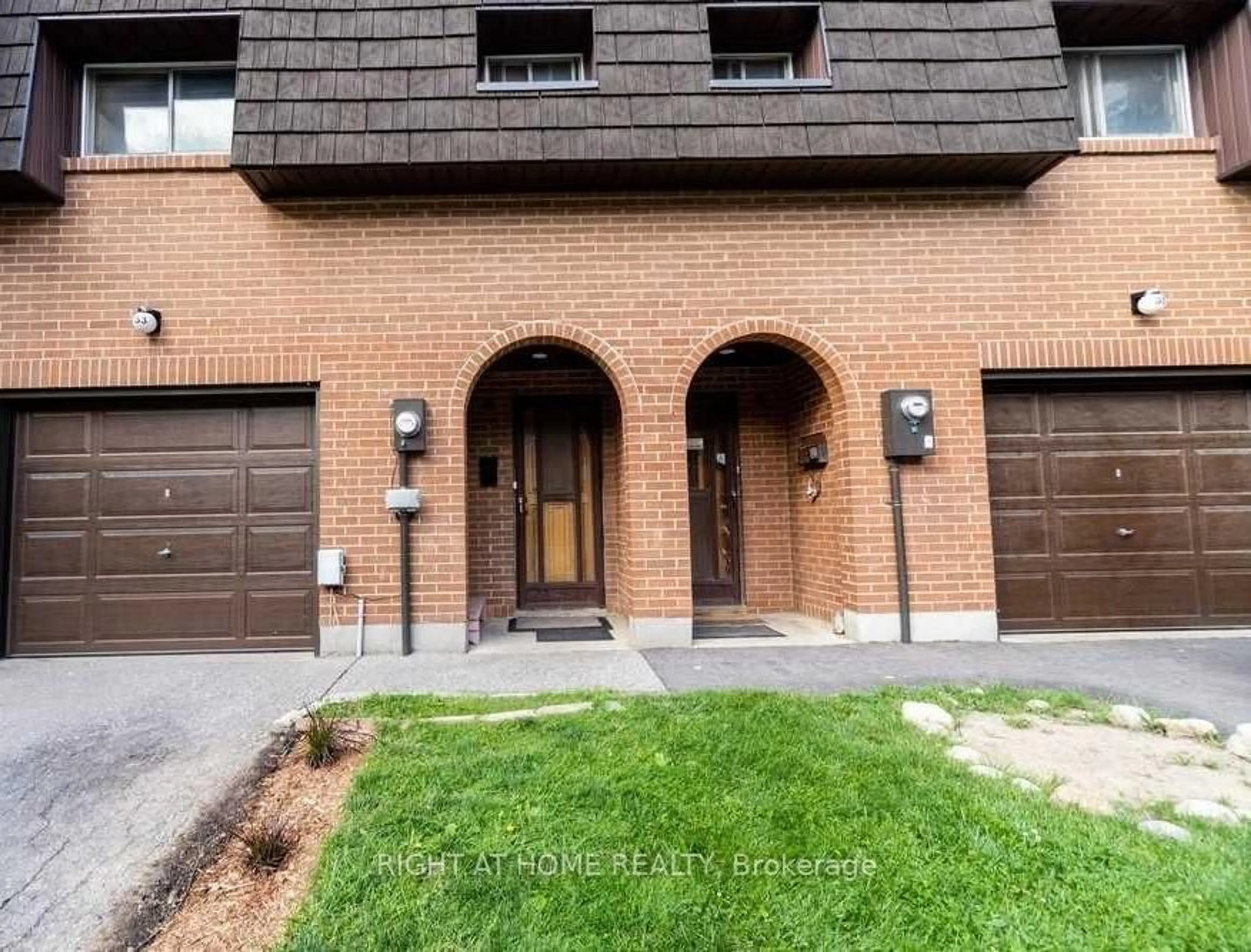 Home with brick exterior material, street for 35 Darras Crt, Brampton Ontario L6T 1W7
