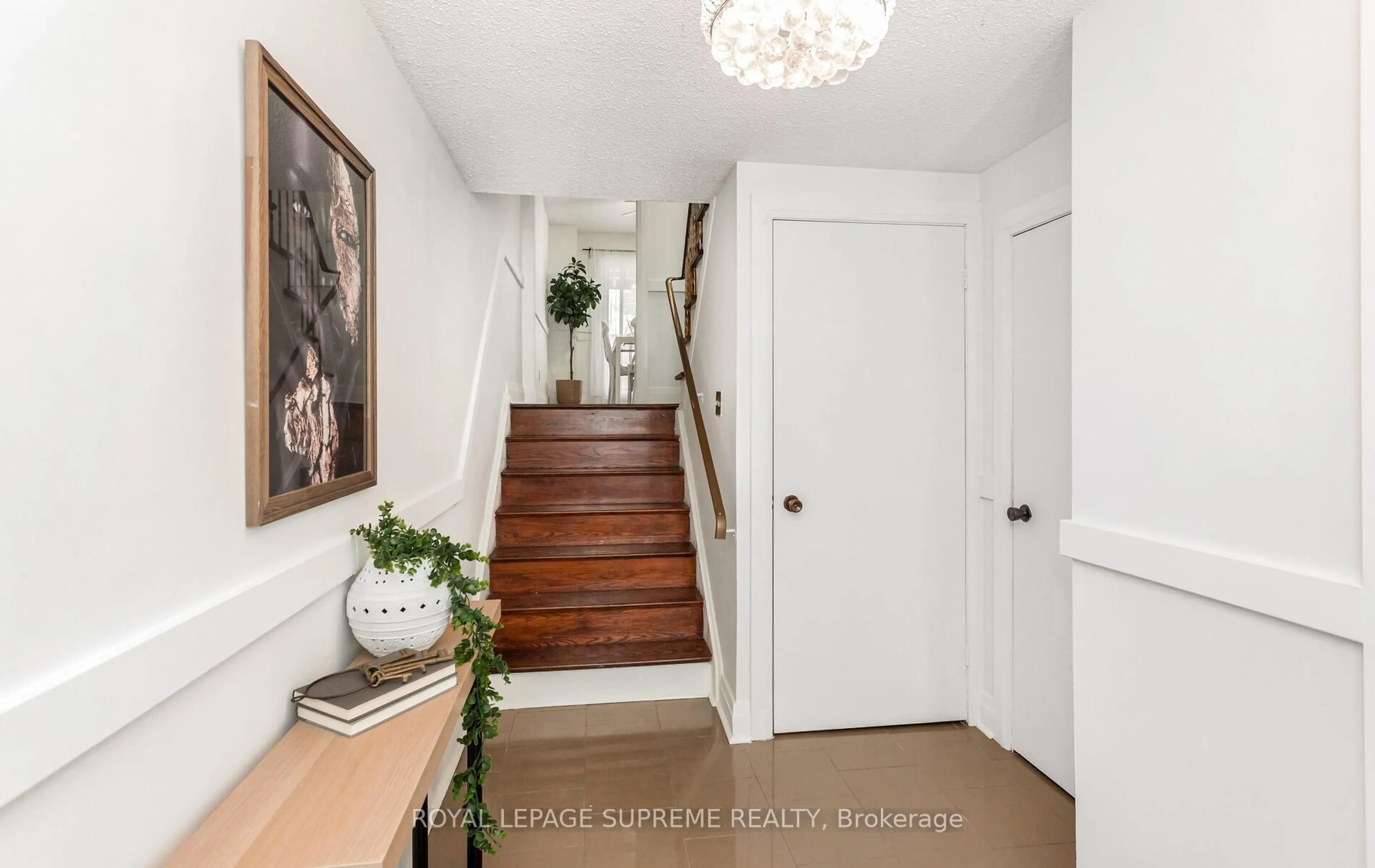 Indoor entryway for 23 A Terry Dr, Toronto Ontario M6N 4Y8