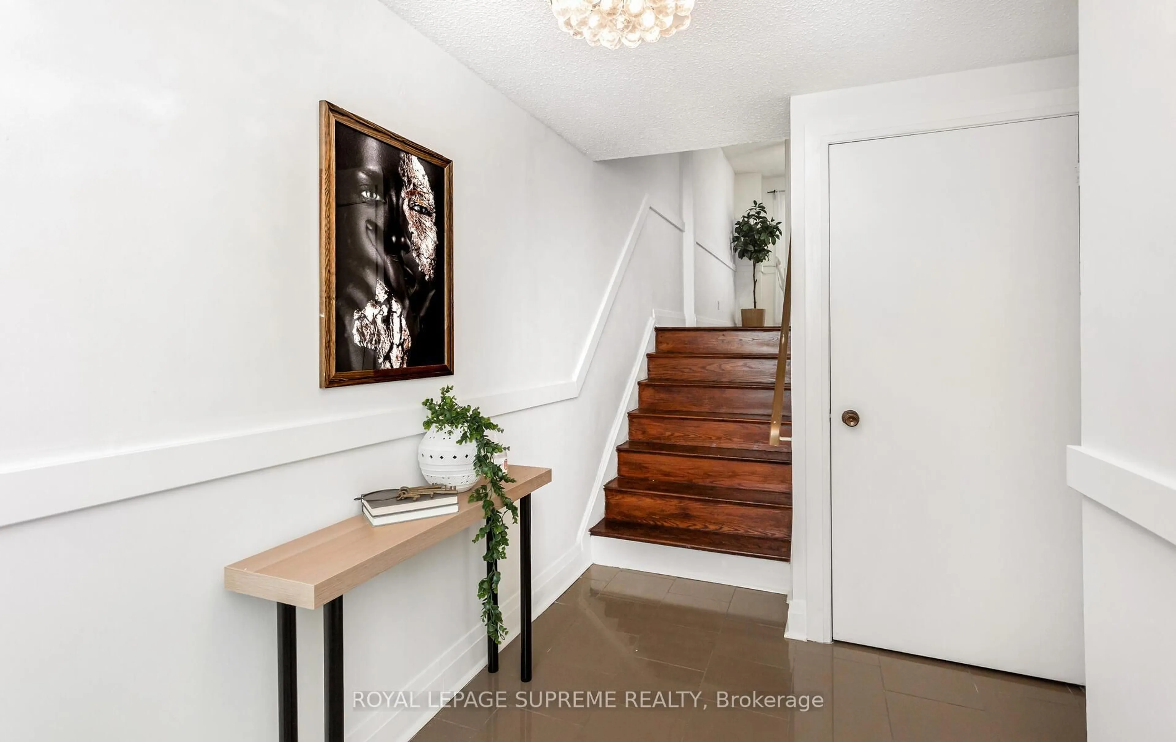Indoor entryway for 23 A Terry Dr, Toronto Ontario M6N 4Y8