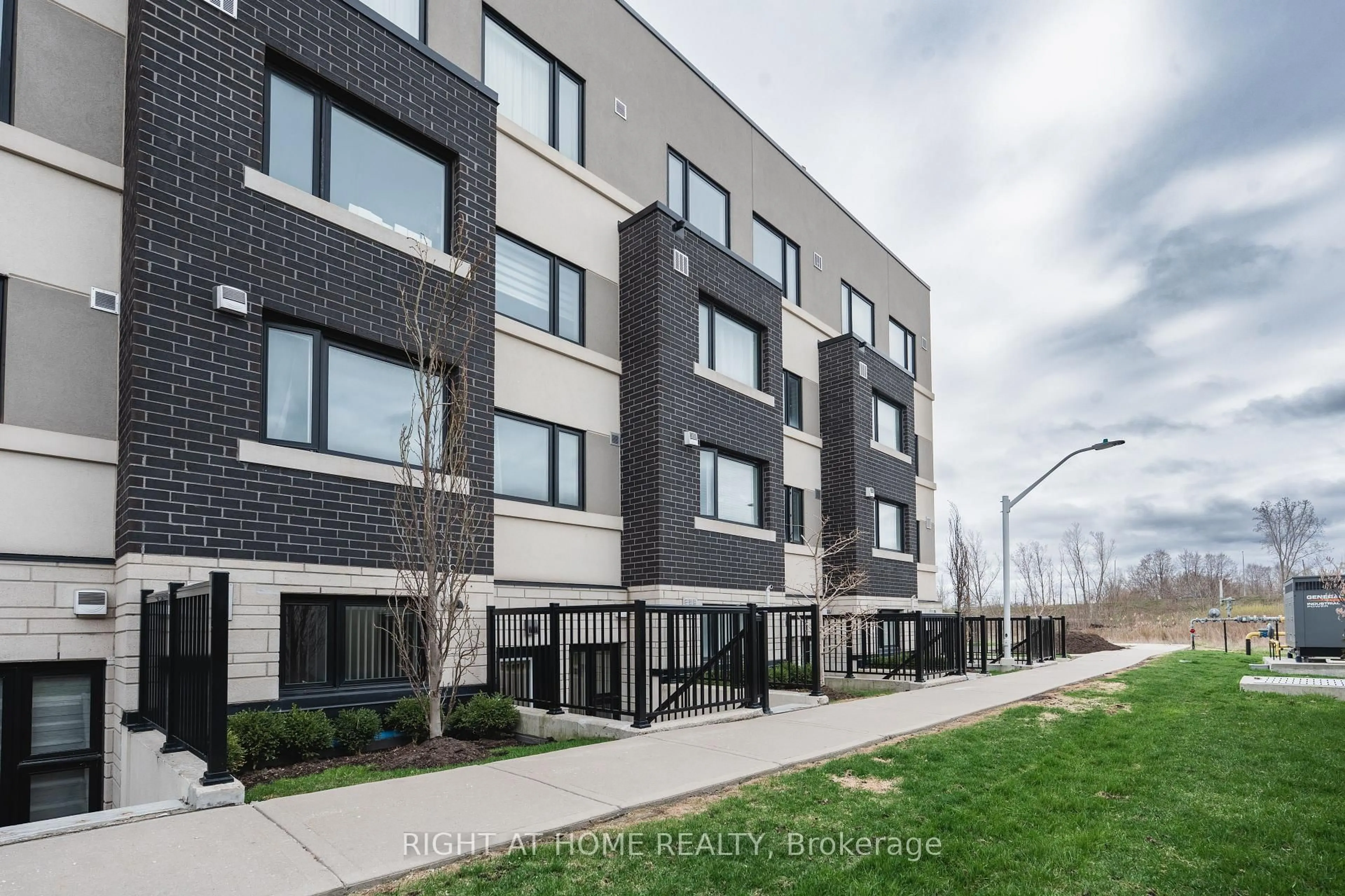 Unknown for 1135 Cooke Blvd #118, Burlington Ontario L7T 4A8