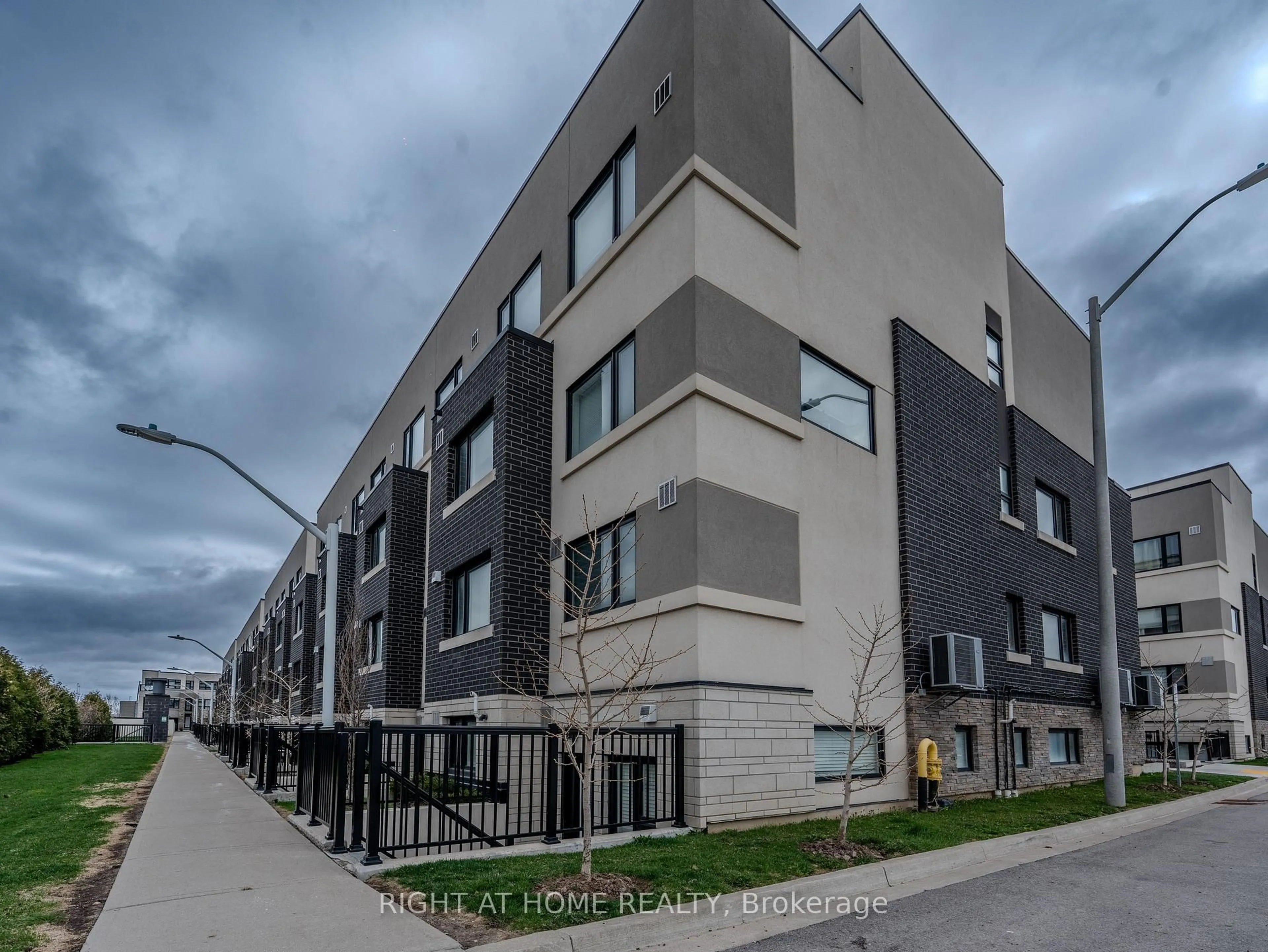 A pic from outside/outdoor area/front of a property/back of a property/a pic from drone, street for 1135 Cooke Blvd #118, Burlington Ontario L7T 4A8