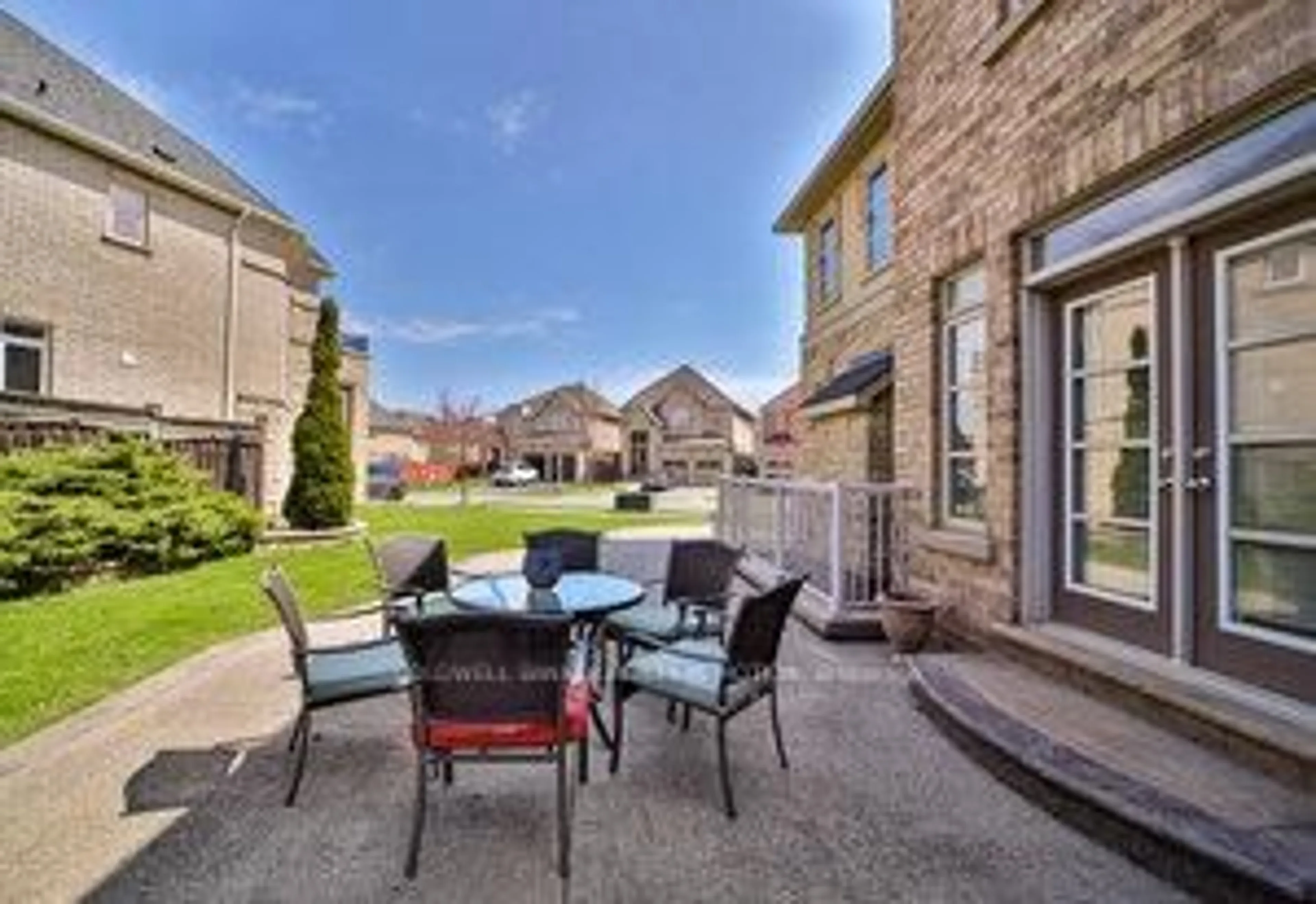 Patio, street for 1335 Arrowhead Rd, Oakville Ontario L6H 0B2