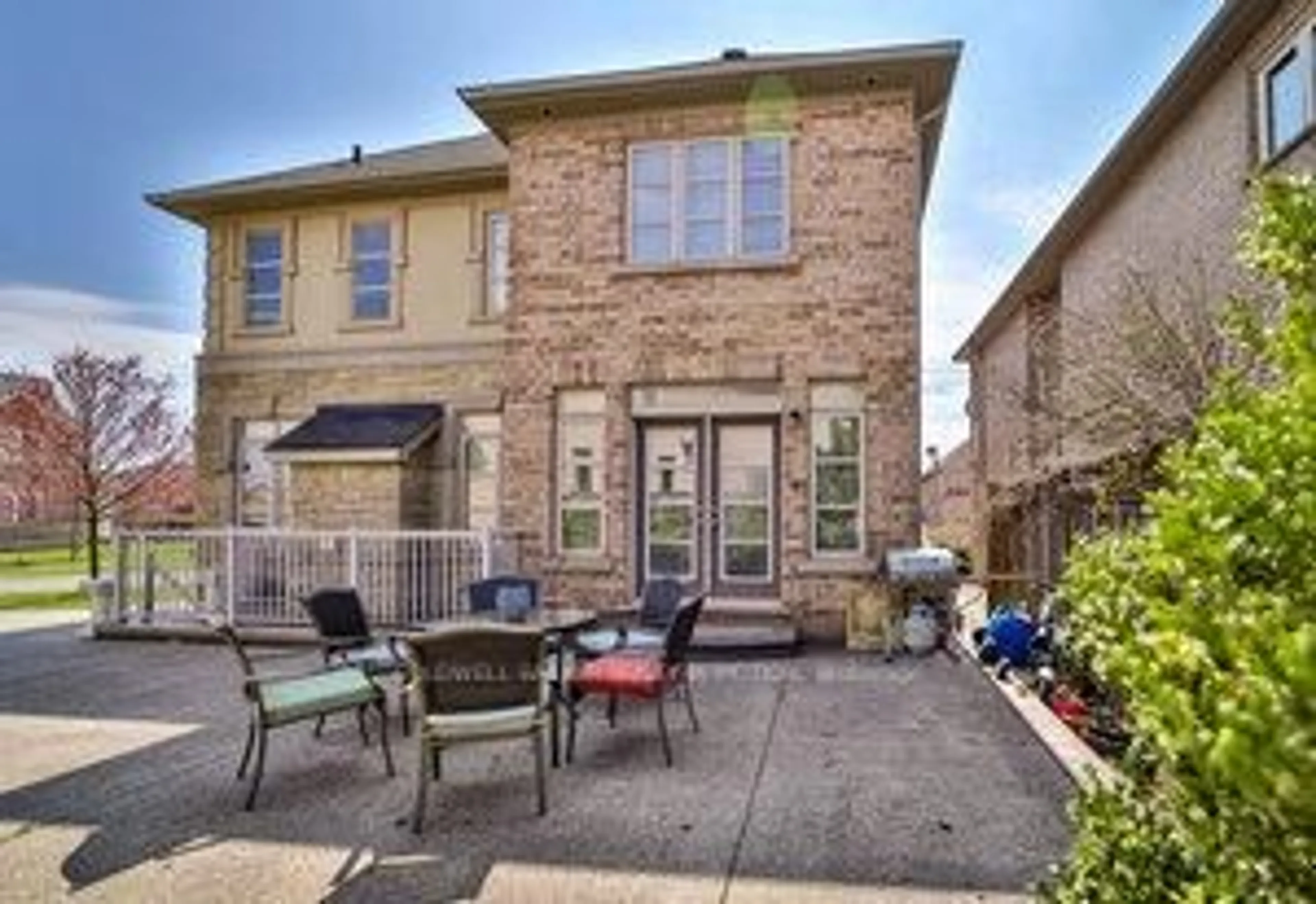 Patio, street for 1335 Arrowhead Rd, Oakville Ontario L6H 0B2