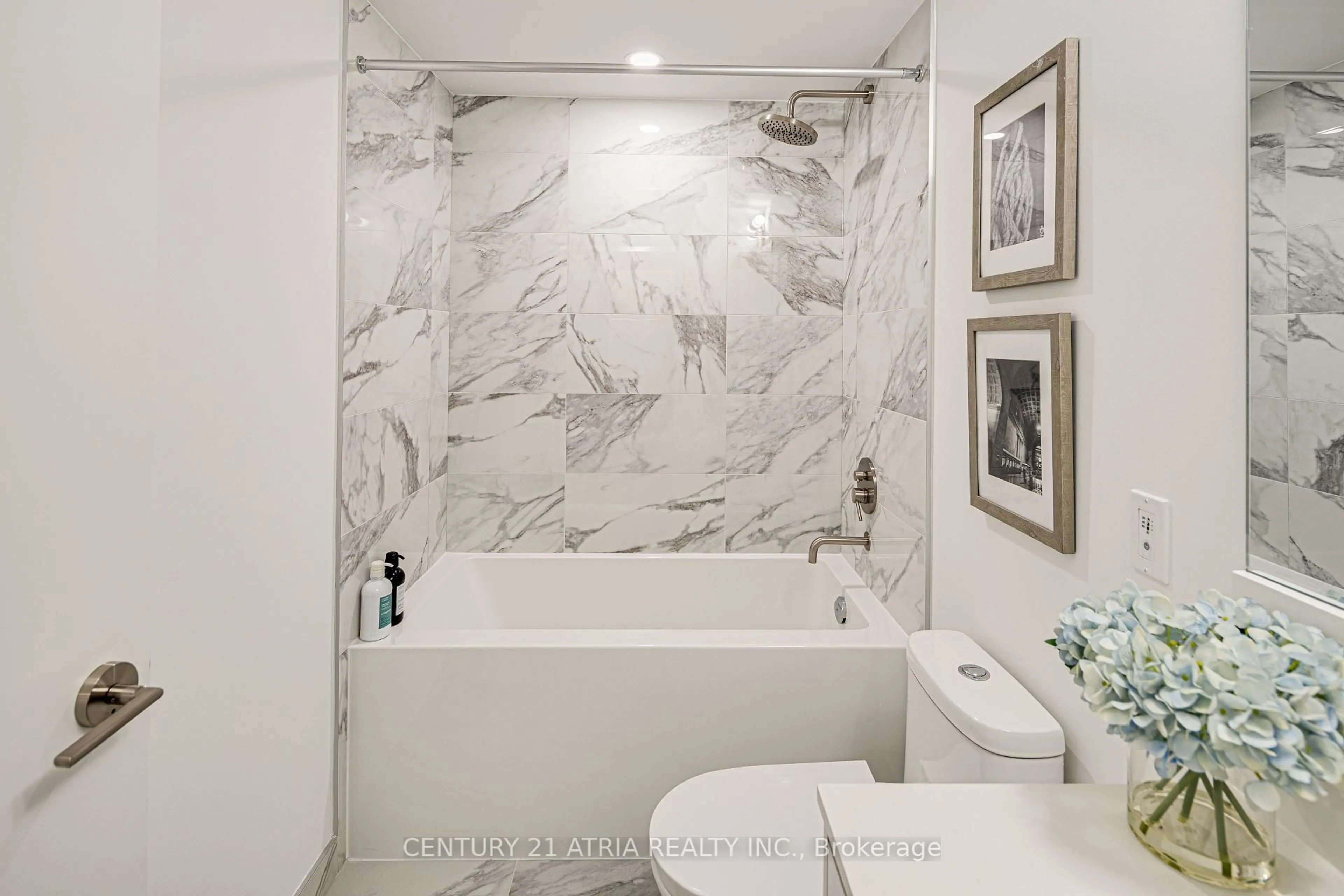 Contemporary bathroom, ceramic/tile floor for 1100 Sheppard Ave #232, Toronto Ontario M3K 0E4