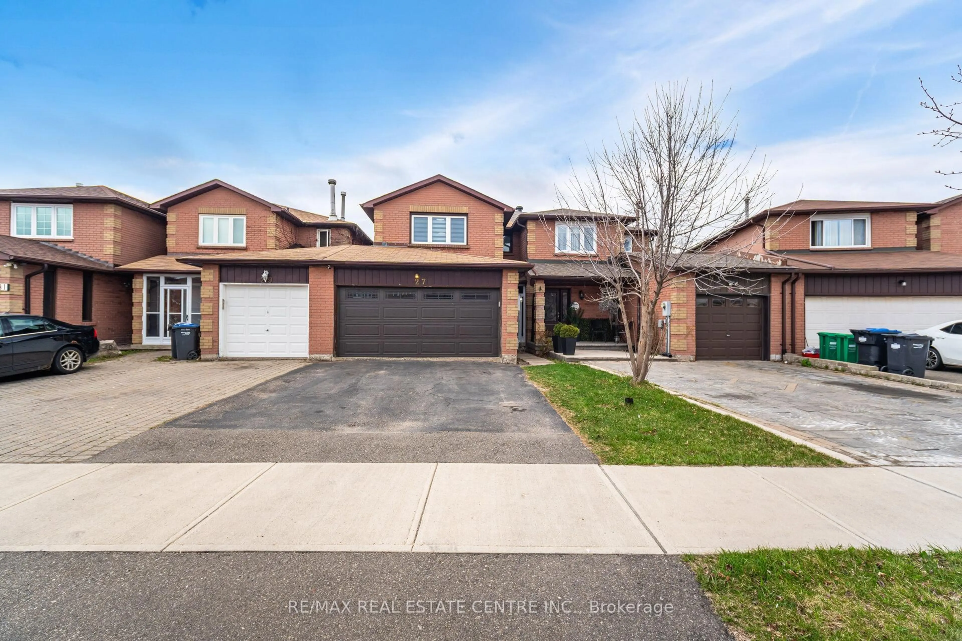 Home with brick exterior material, street for 27 Woodsend Ru, Brampton Ontario L6Y 4G8