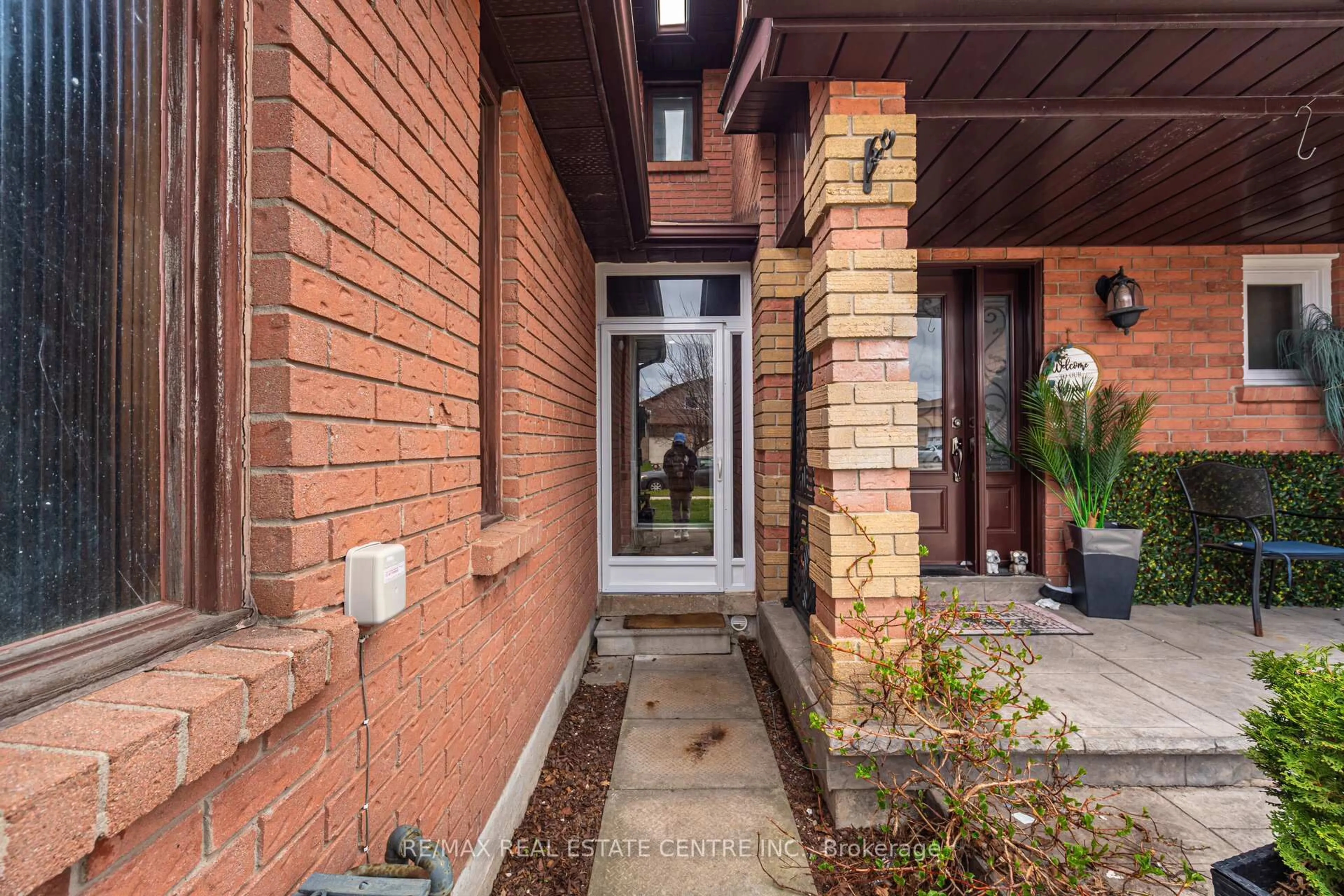 Home with brick exterior material, street for 27 Woodsend Ru, Brampton Ontario L6Y 4G8