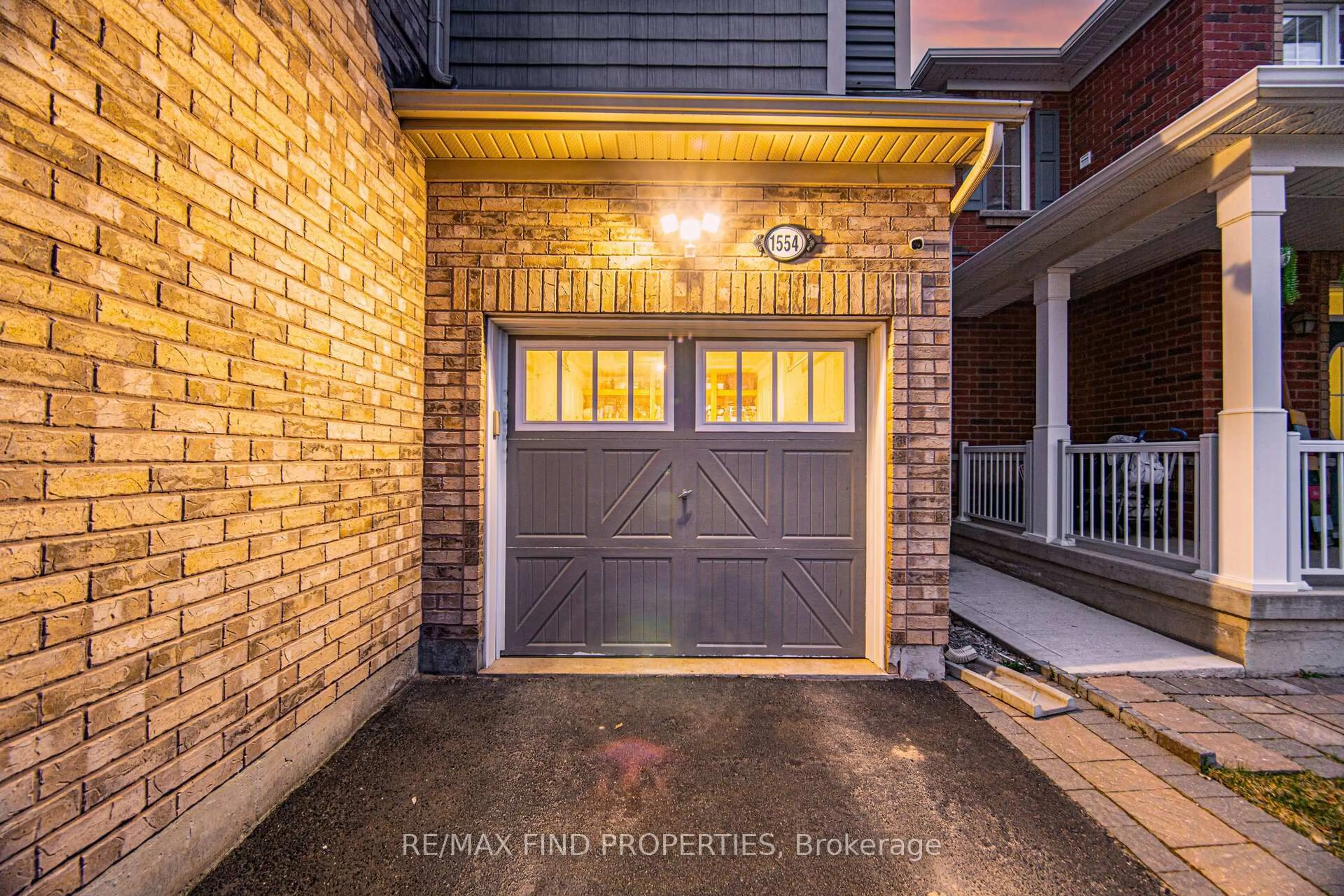 Indoor entryway for 1554 Clitherow St, Milton Ontario L9E 0A1