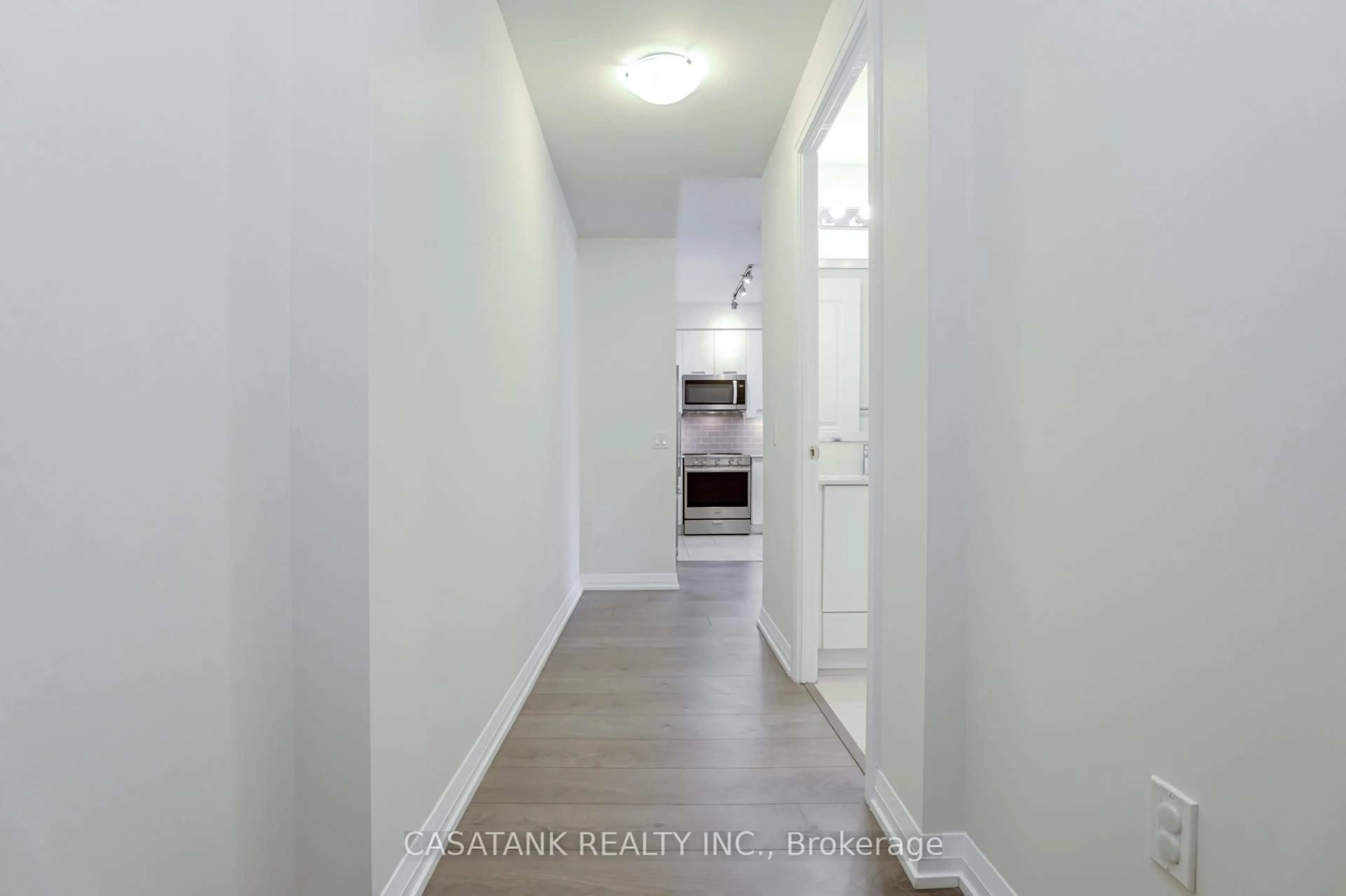Indoor entryway for 35 Watergarden Dr #3011, Mississauga Ontario L5R 0G8