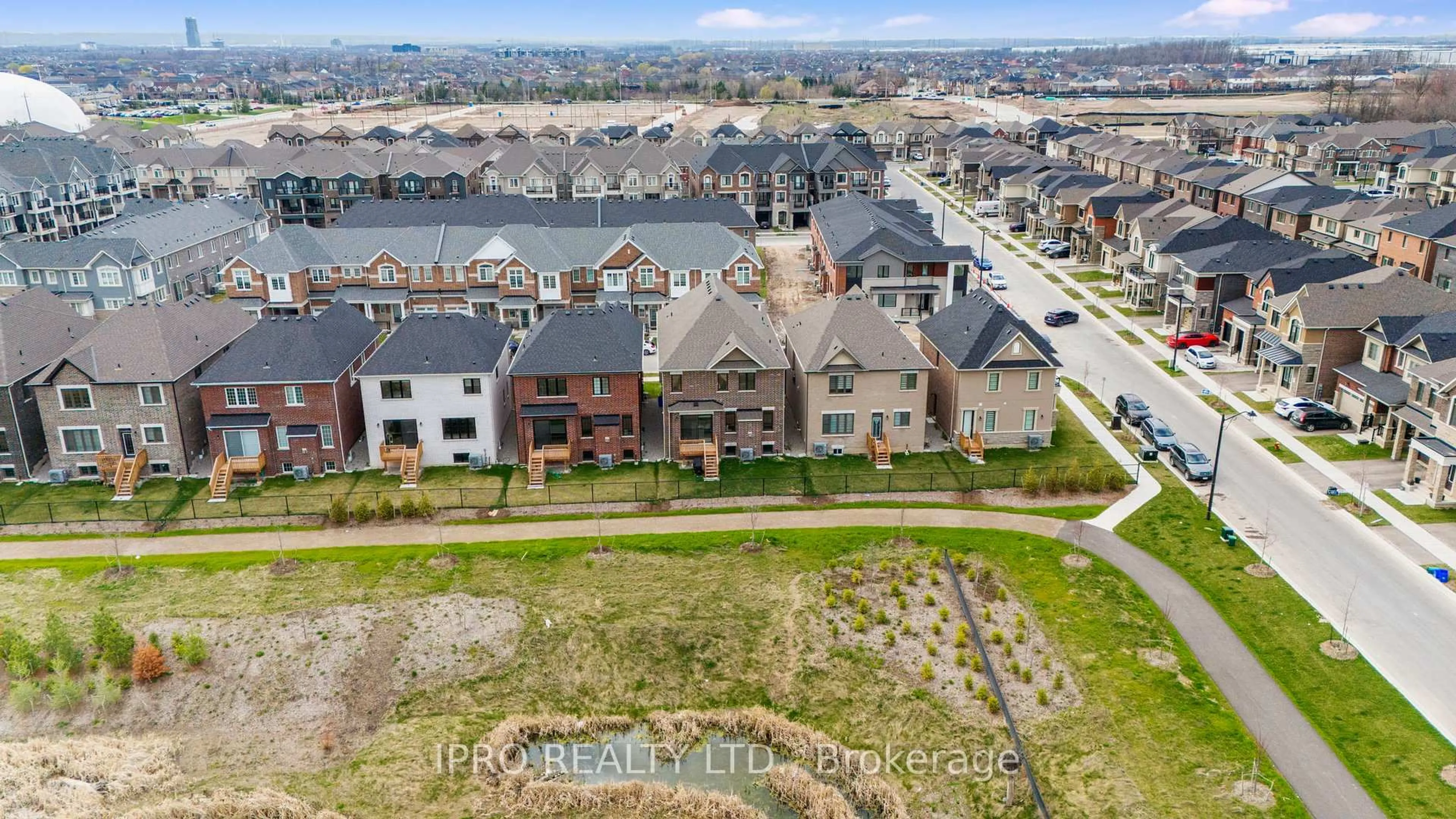 A pic from outside/outdoor area/front of a property/back of a property/a pic from drone, city buildings view from balcony for 1576 Cookman Dr, Milton Ontario L9E 2A7