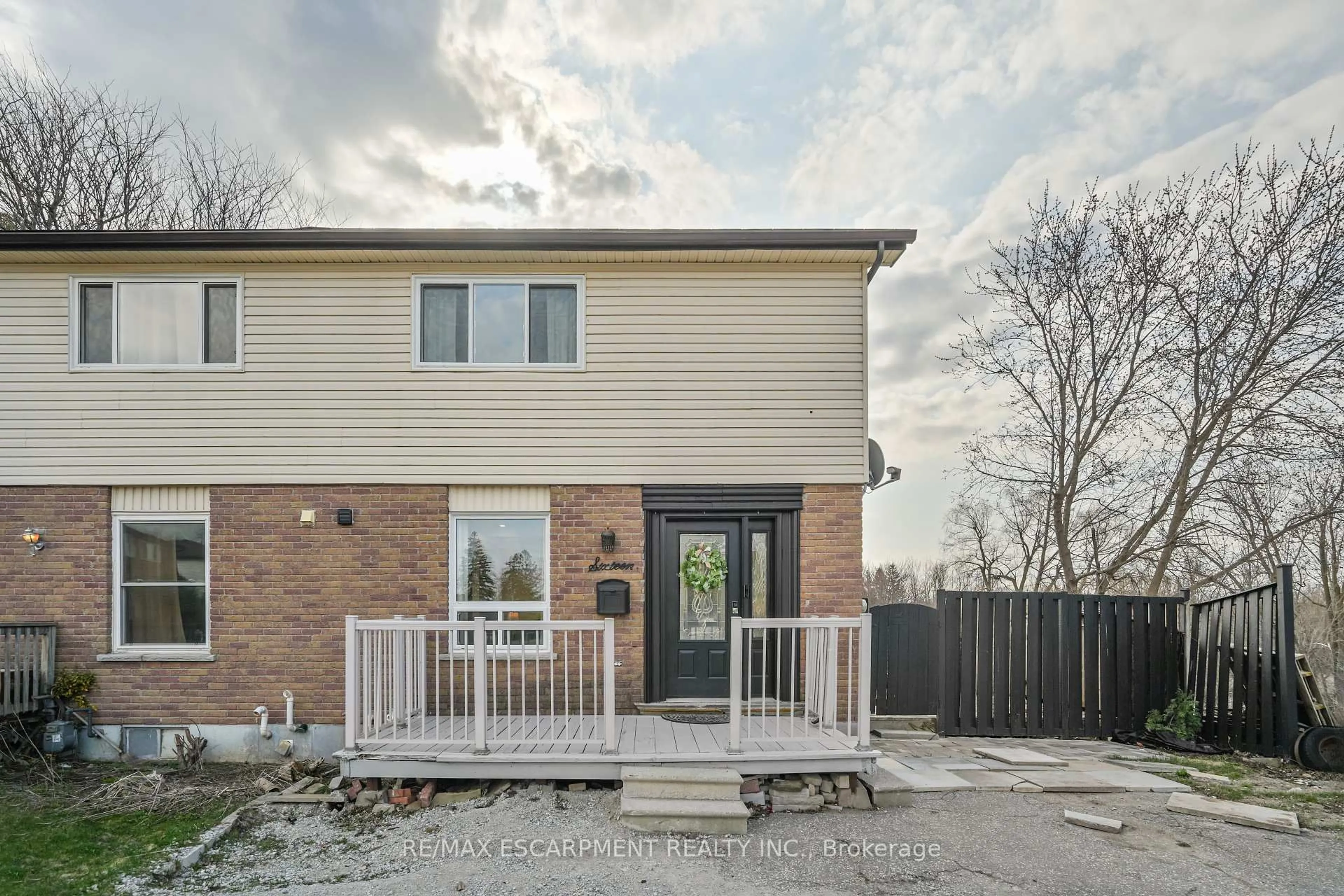 Home with brick exterior material, street for 16 Campbell Crt, Halton Hills Ontario L7J 2V1