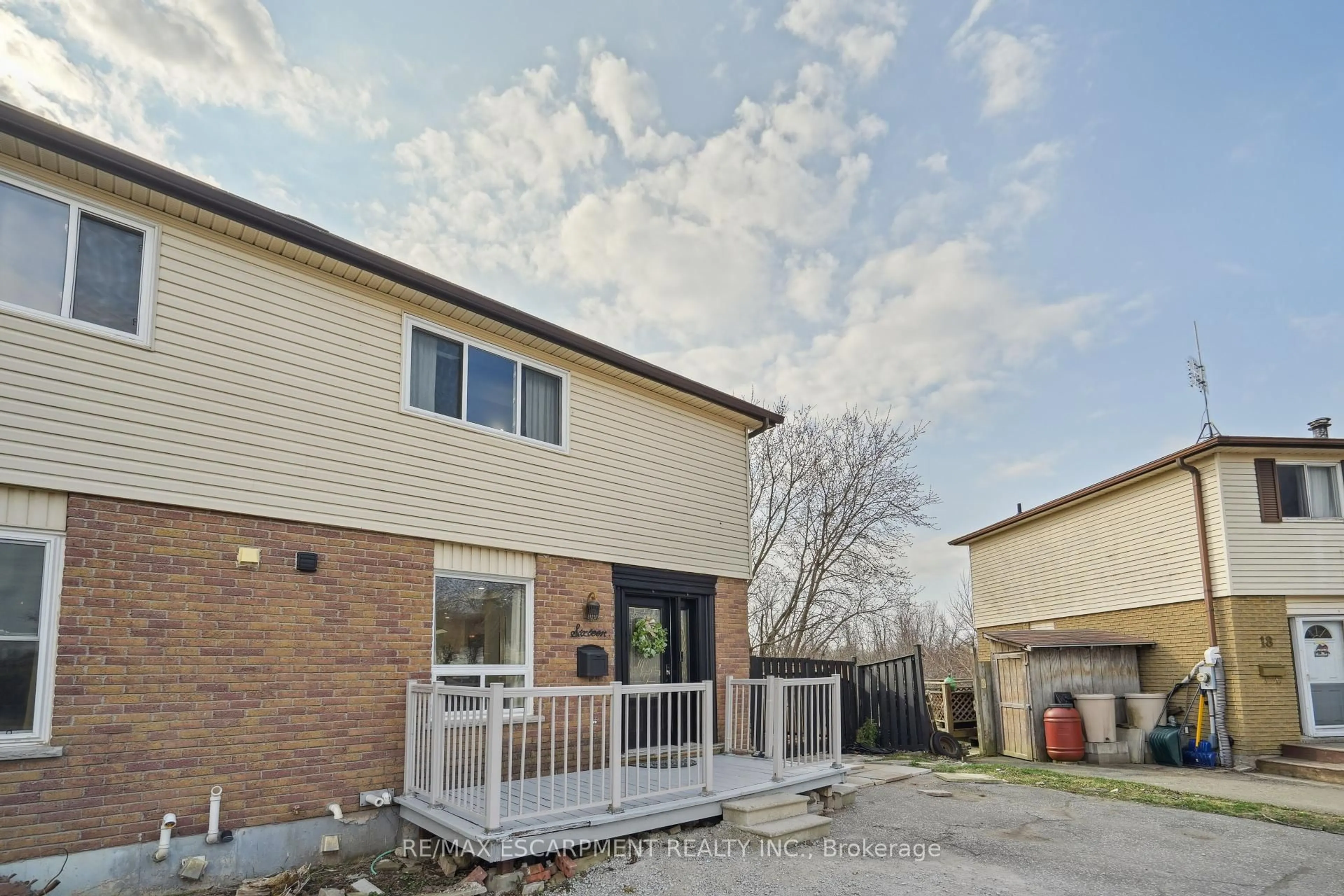 Unknown for 16 Campbell Crt, Halton Hills Ontario L7J 2V1