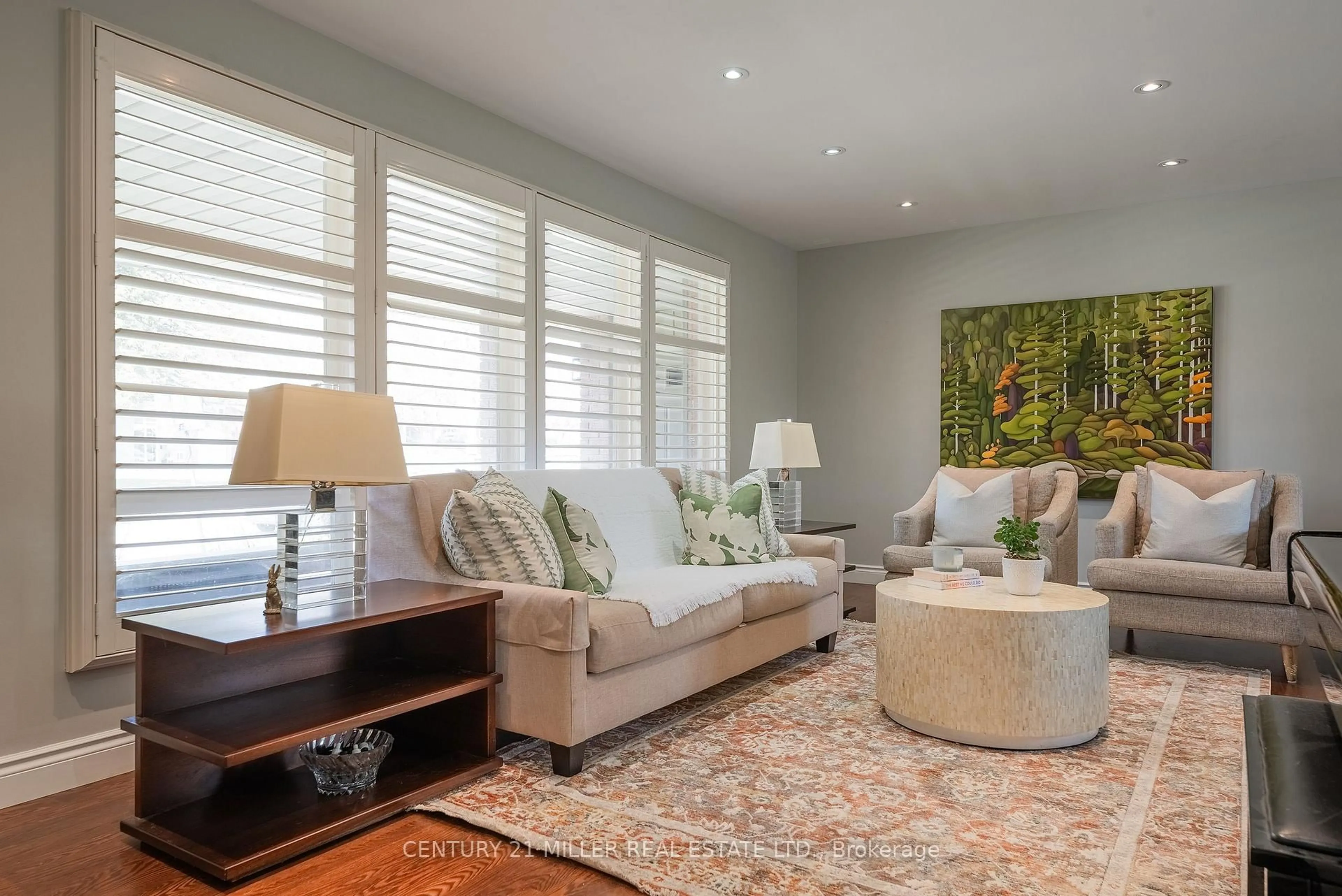 Living room with furniture, unknown for 411 Canterbury Cres, Oakville Ontario L6J 5K8