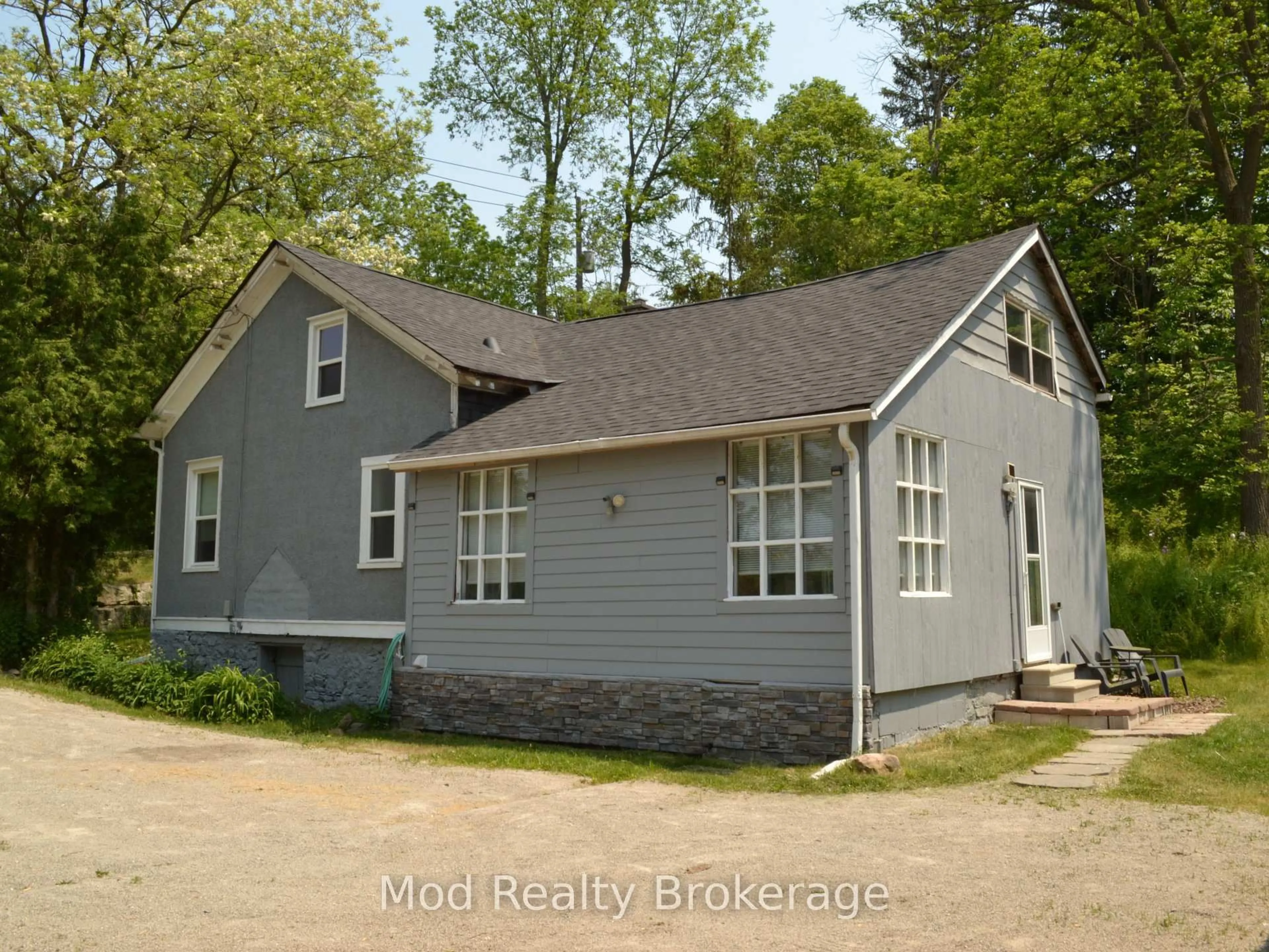 Home with vinyl exterior material, unknown for 6142 Guelph Line, Burlington Ontario L7P 0A8