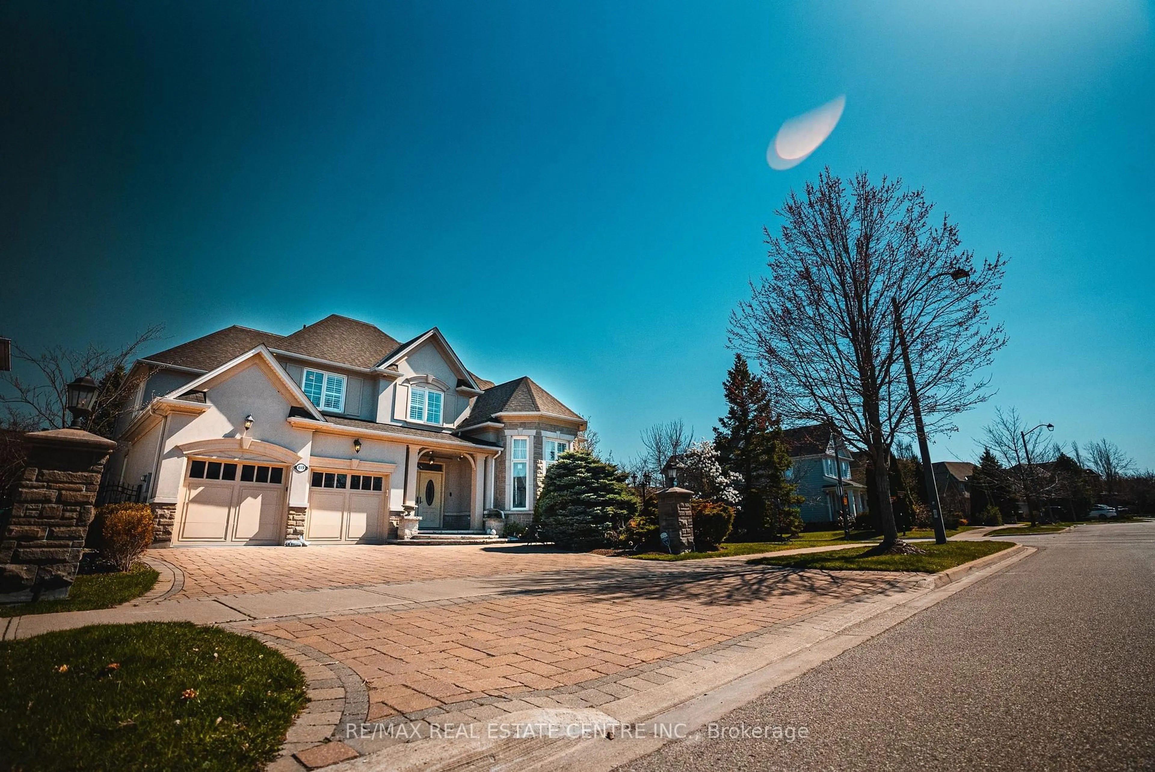 Unknown for 819 Canyon St, Mississauga Ontario L5H 4M3