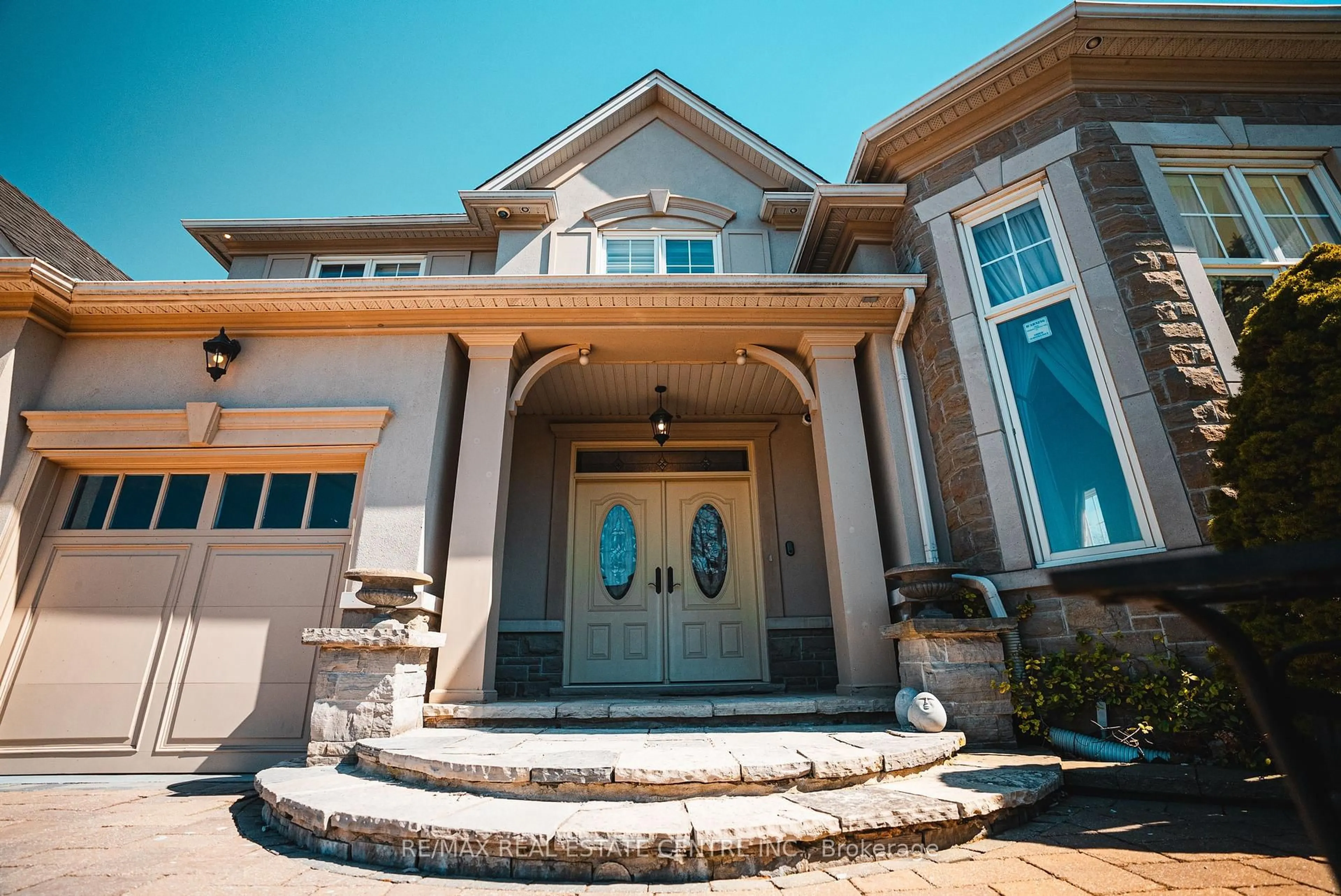 Unknown for 819 Canyon St, Mississauga Ontario L5H 4M3