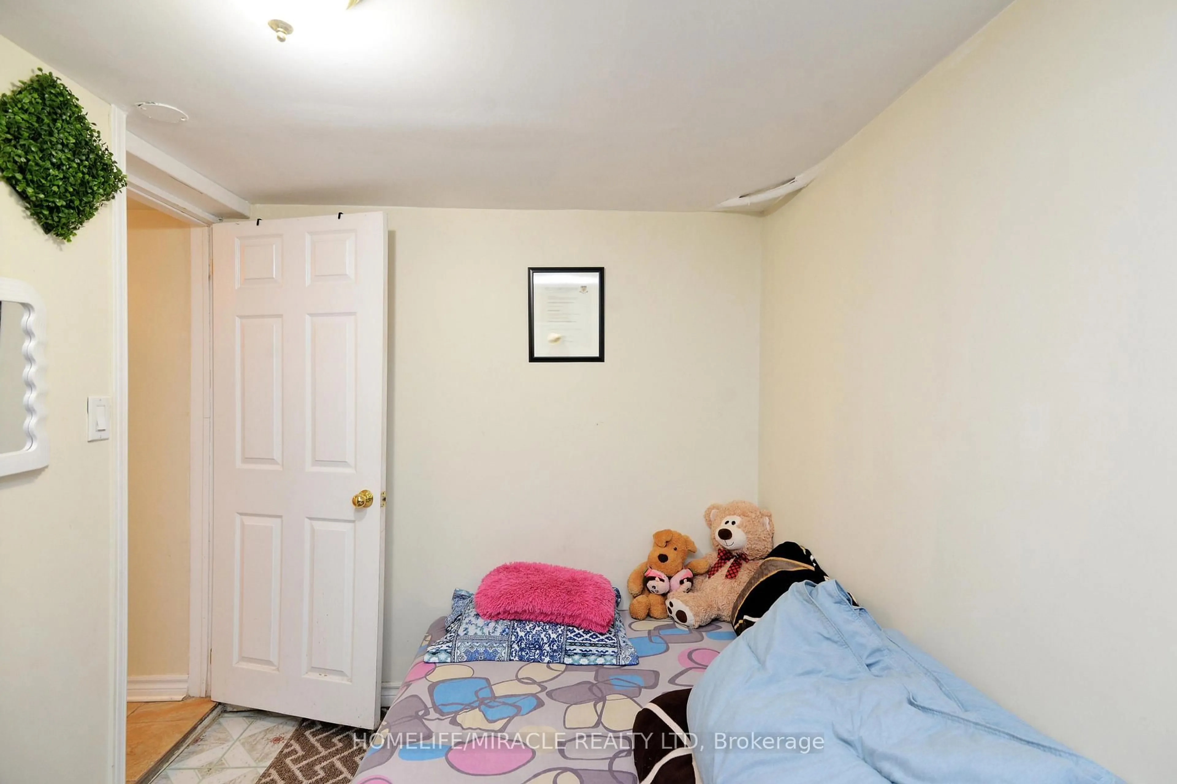 A pic of a room for 7 Sophia St, Brampton Ontario L6V 1T8