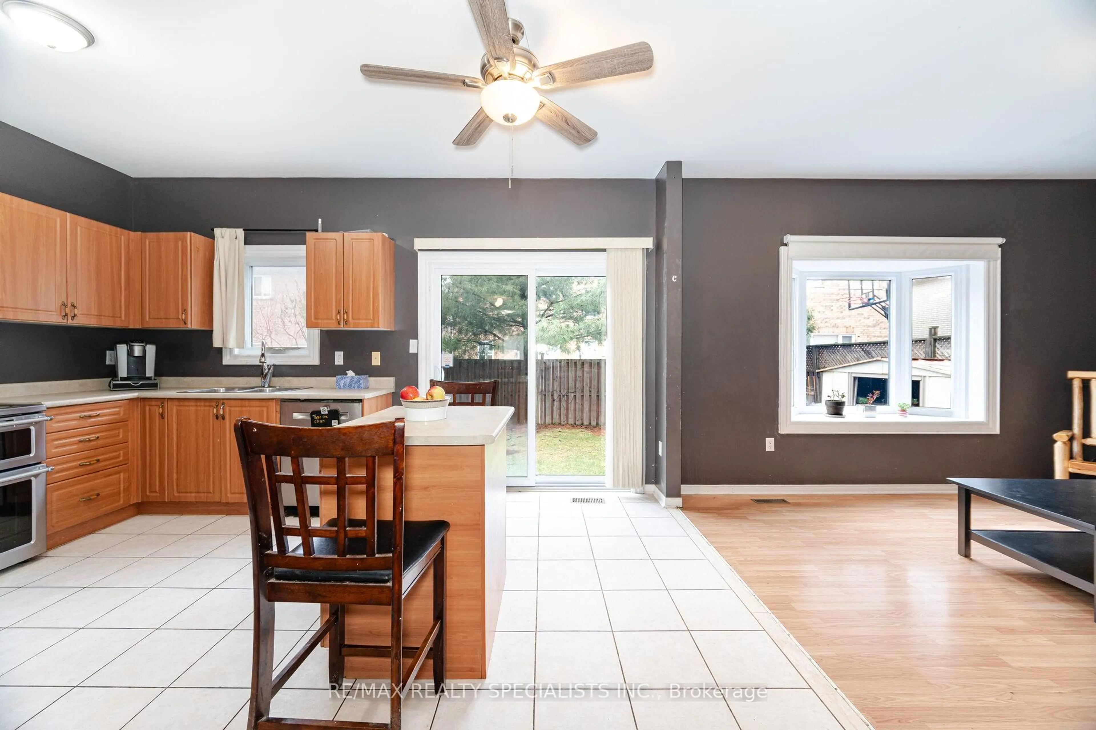 Open concept kitchen, unknown for 5672 Fantasia Manr, Mississauga Ontario L5M 7B1