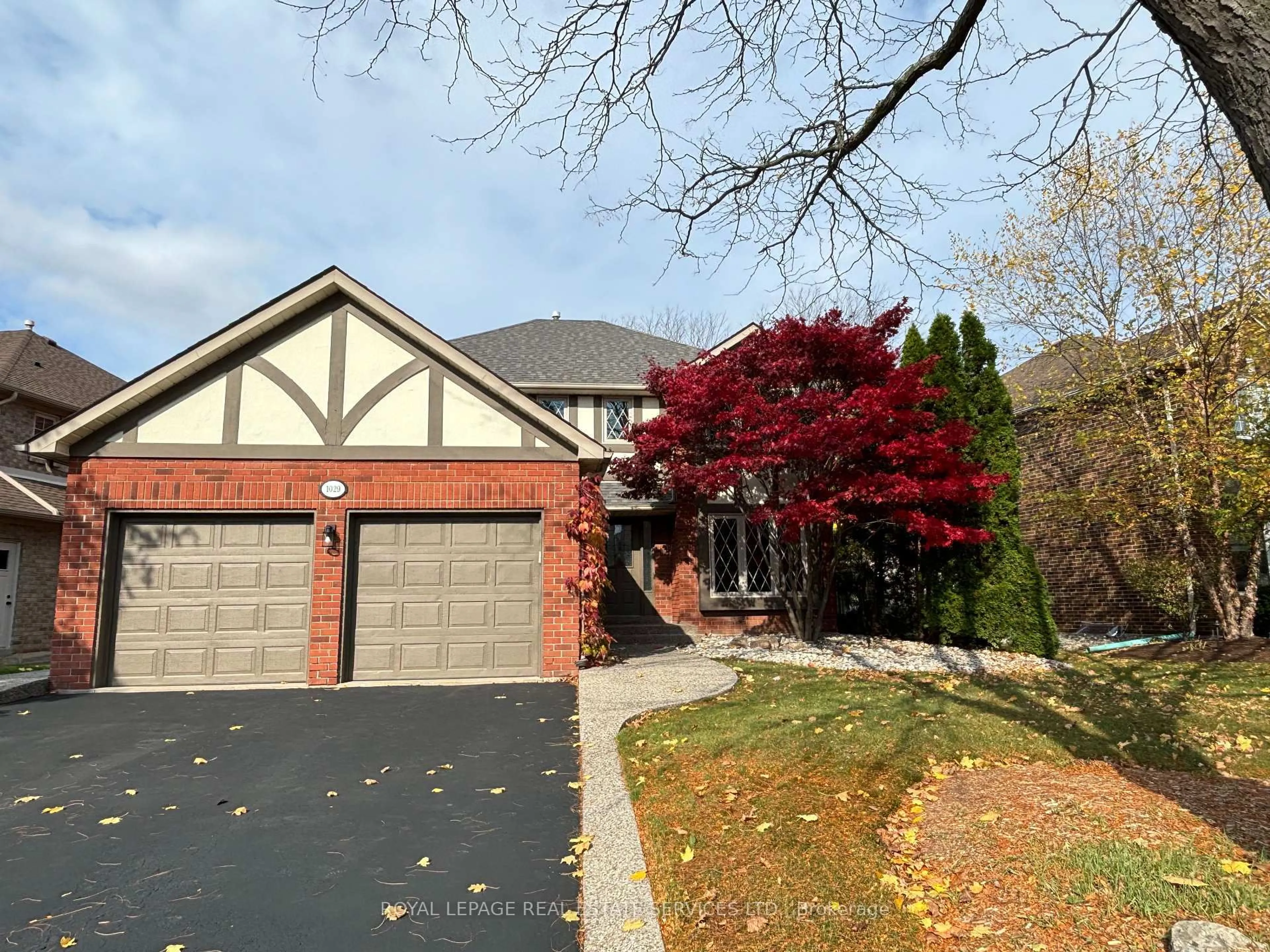 Home with brick exterior material, street for 1029 Oak Meadow Rd, Oakville Ontario L6M 1J6