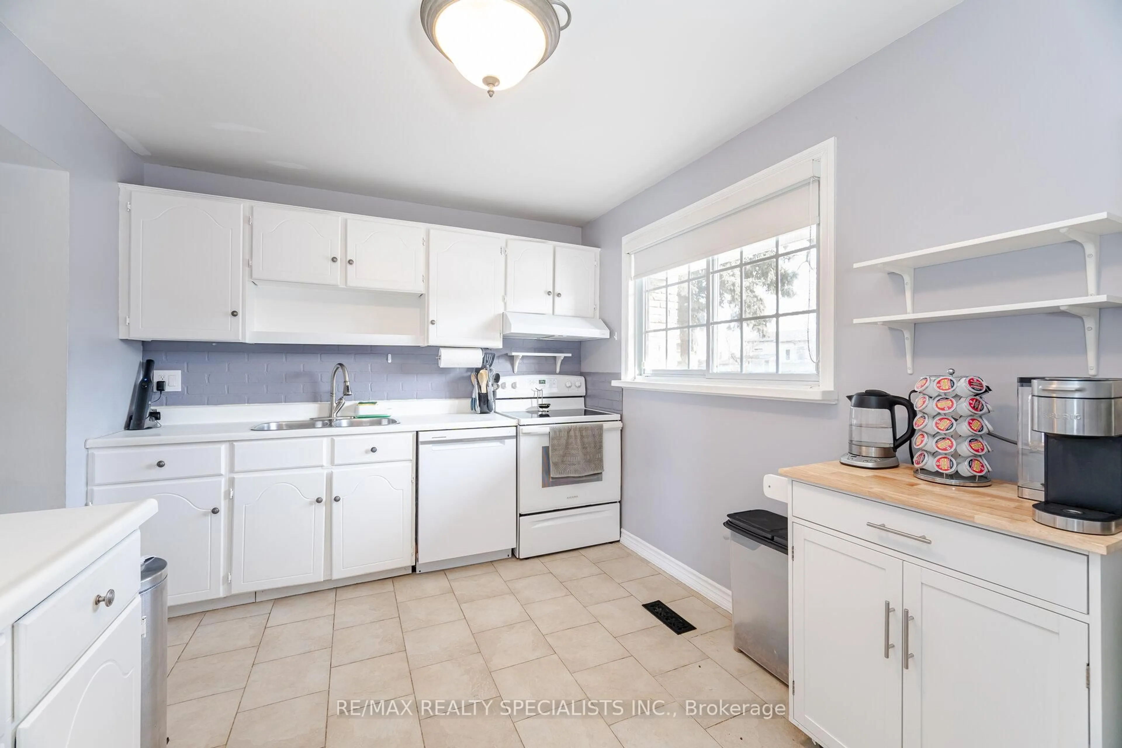 Standard kitchen, ceramic/tile floor for 65 Charters Rd, Brampton Ontario L6V 2S8