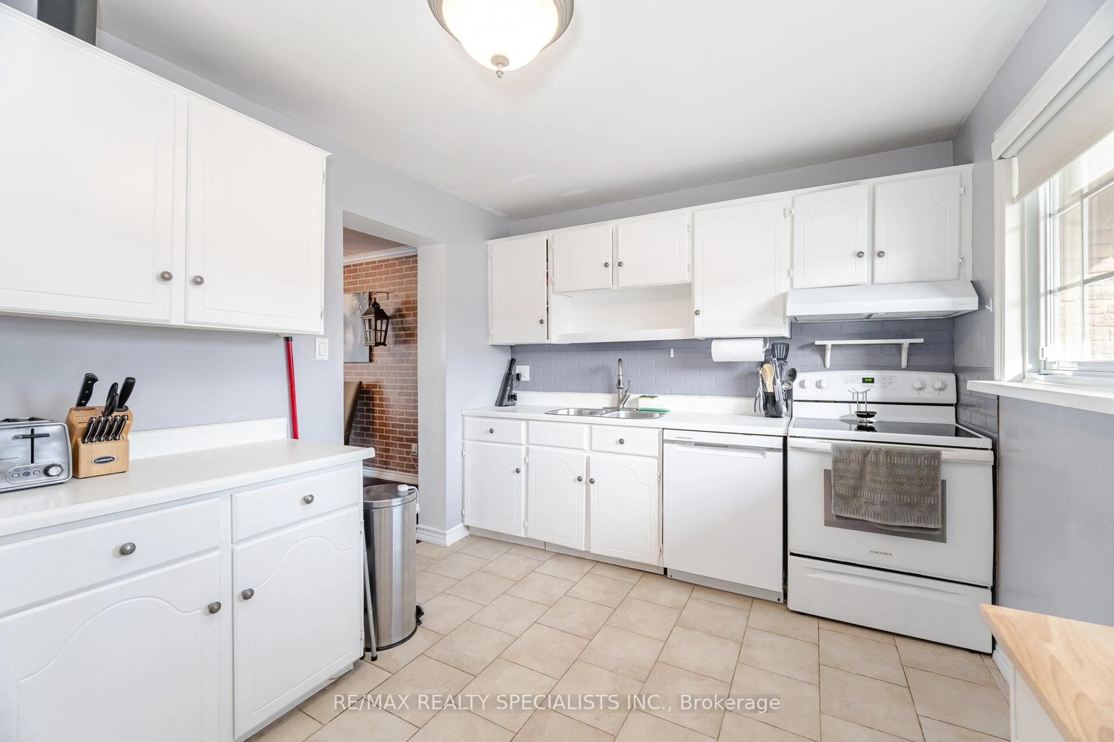 Standard kitchen, ceramic/tile floor for 65 Charters Rd, Brampton Ontario L6V 2S8